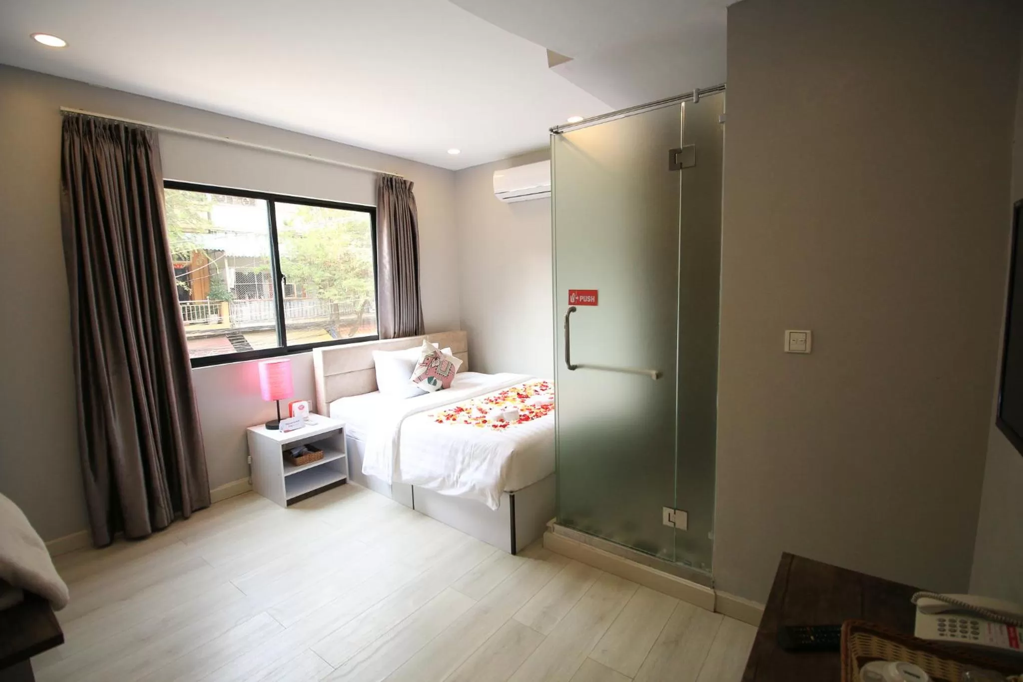 Bedroom, Bed in Ostro Hotel