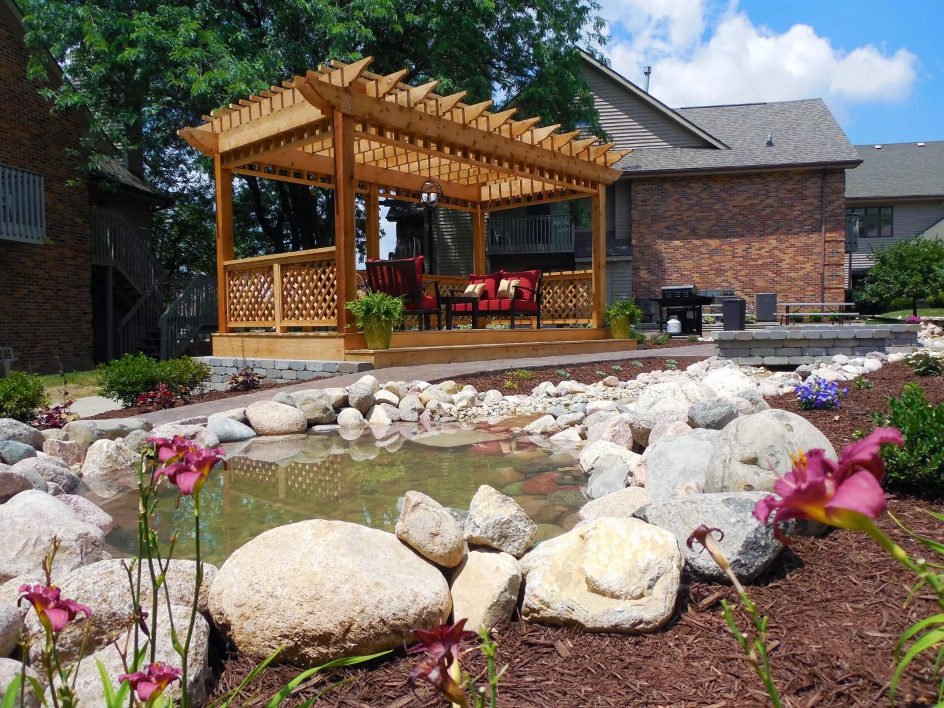 Facade/entrance in Eastland Suites Hotel & Conference Ctr, Trademark by Wyndham