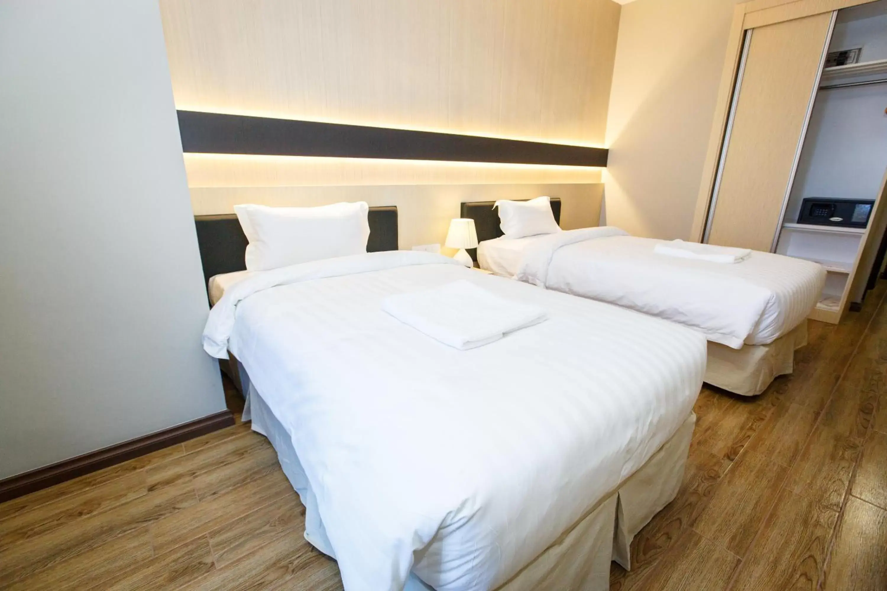 Bed in Lintas Platinum Hotel Bed in Lintas Platinum Hotel