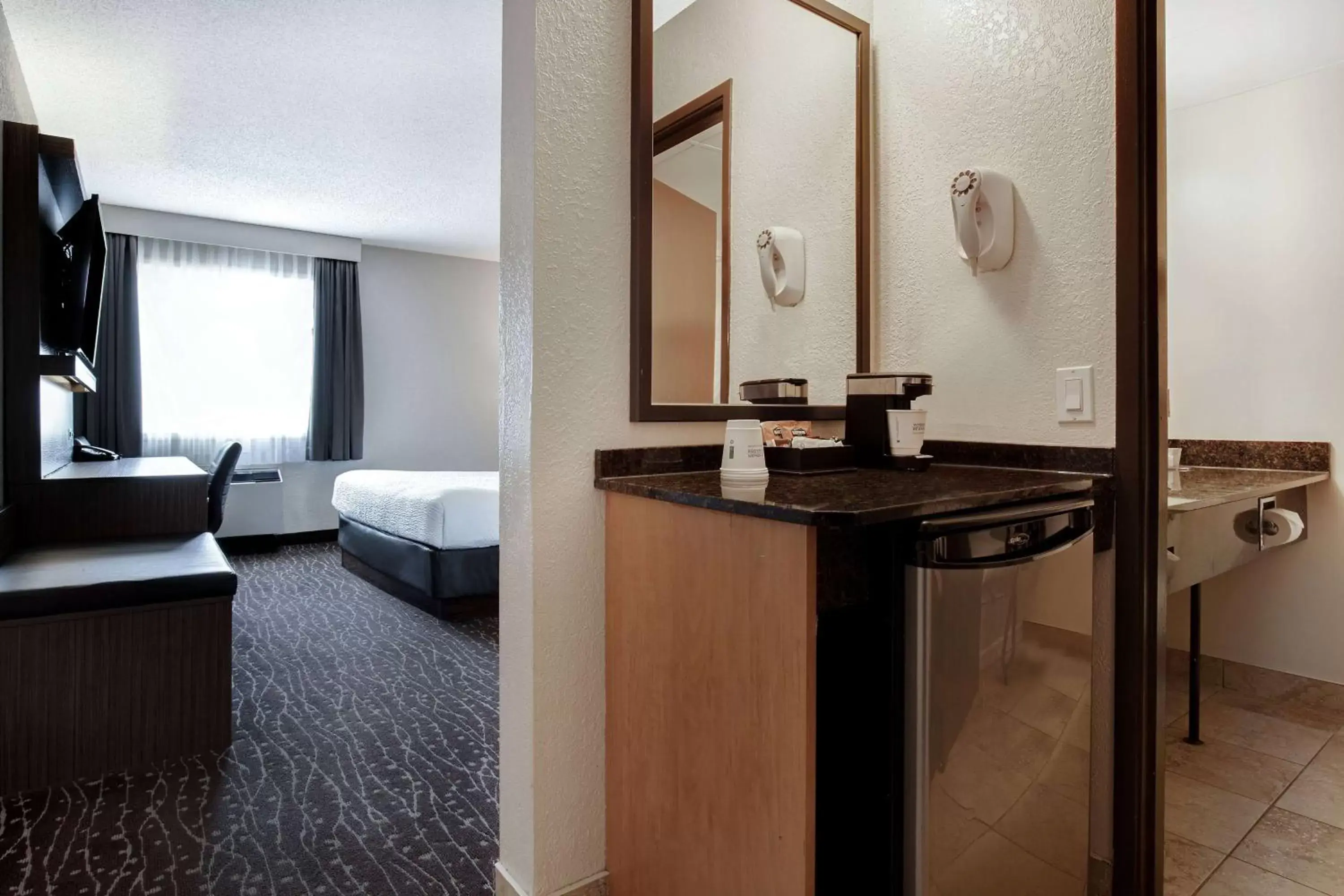 Photo of the whole room, Bathroom in Days Inn & Conference Centre Prince Albert