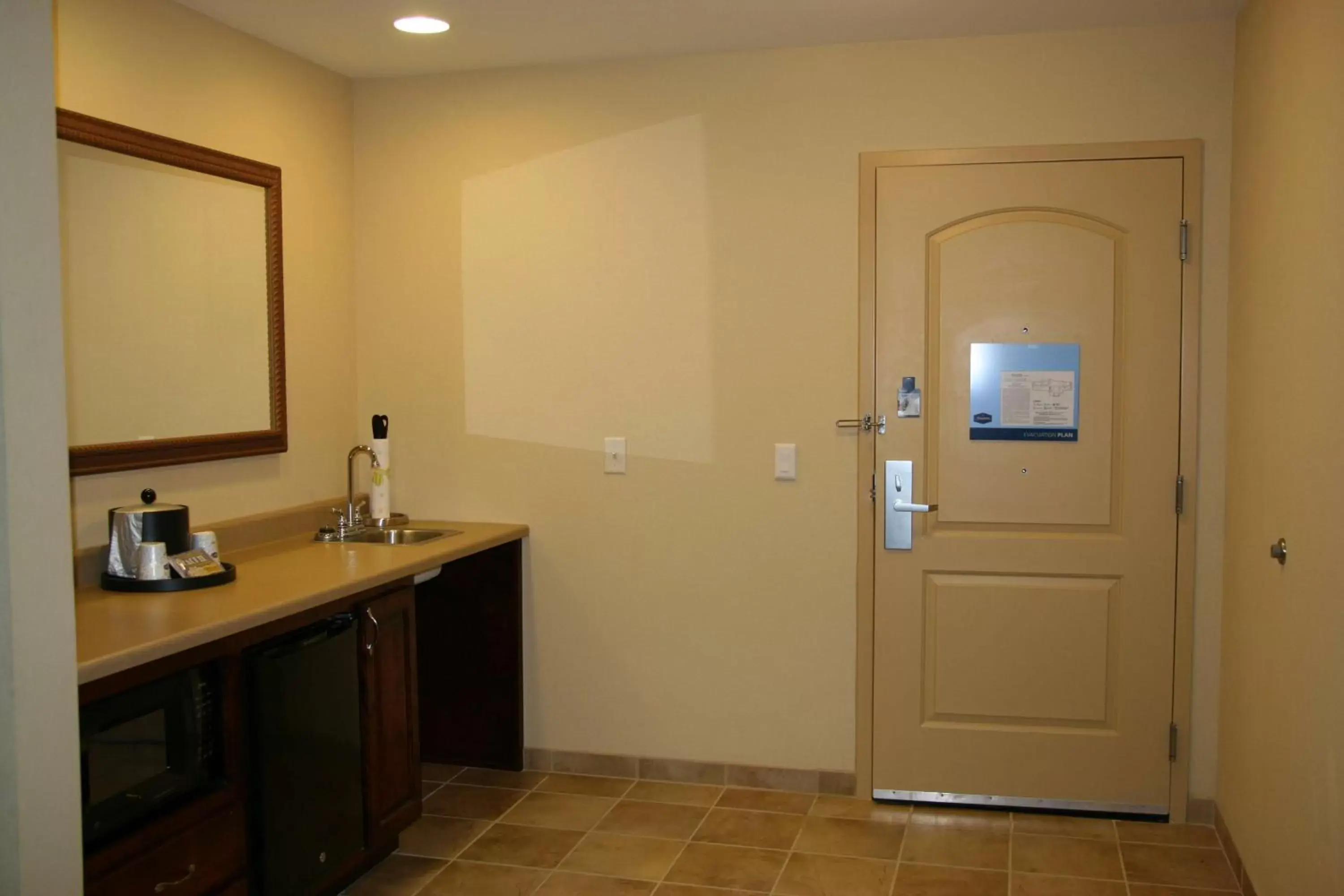 Bed, Bathroom in Hampton Inn & Suites Brookings