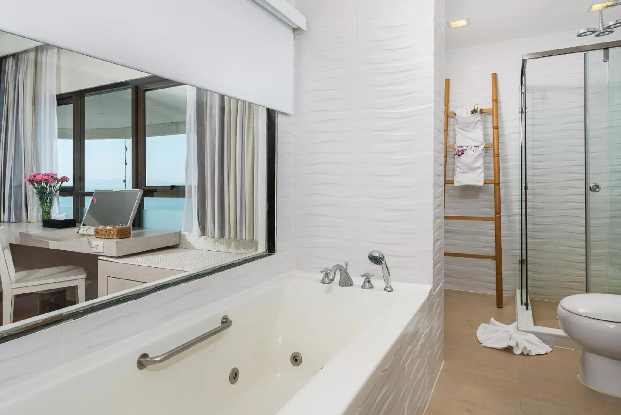 Bathroom in Jomtien Palm Beach Hotel and Resort - SHA Extra Plus