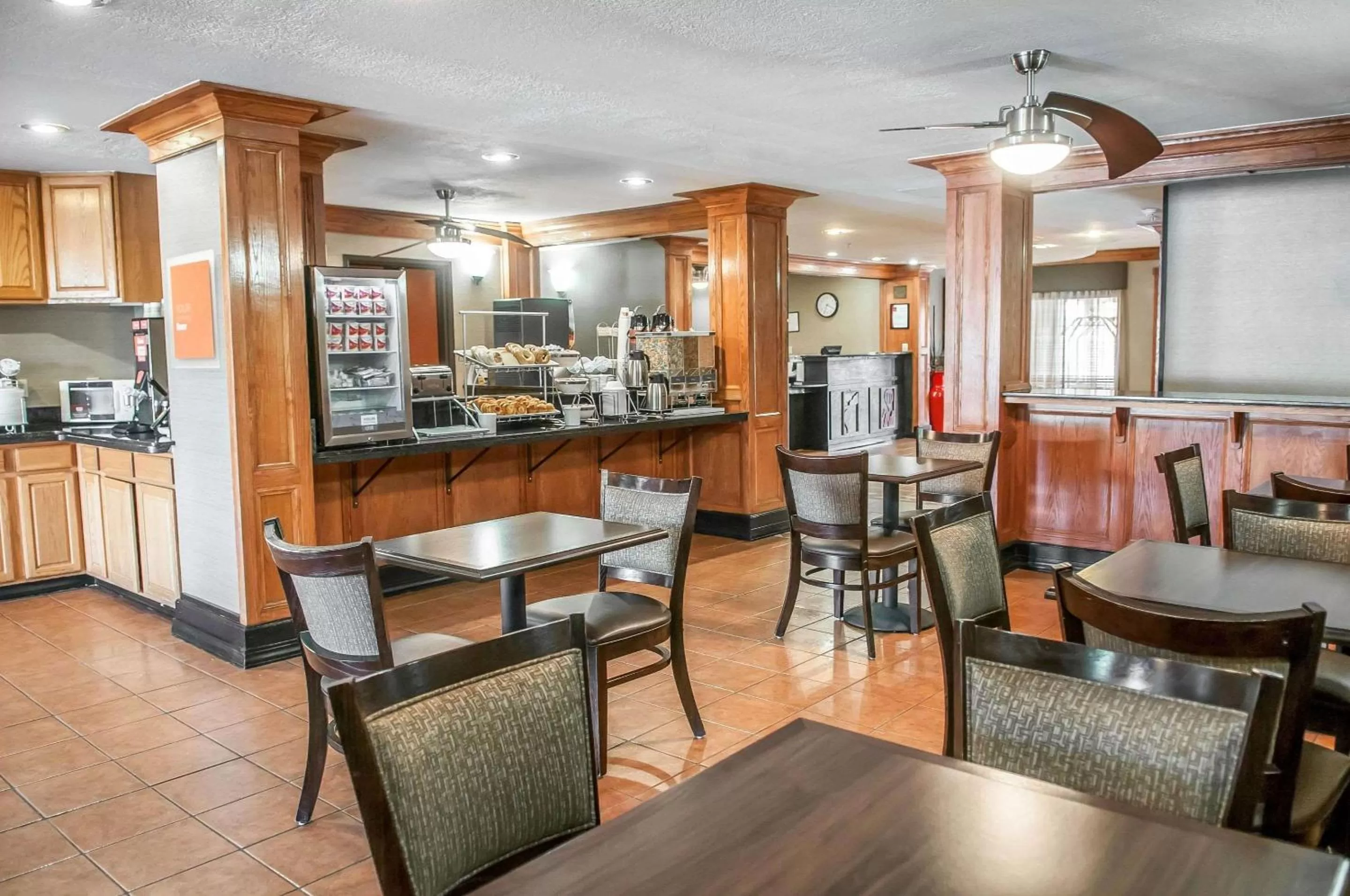 Restaurant/places to eat in Comfort Suites Albuquerque-North Journal Center