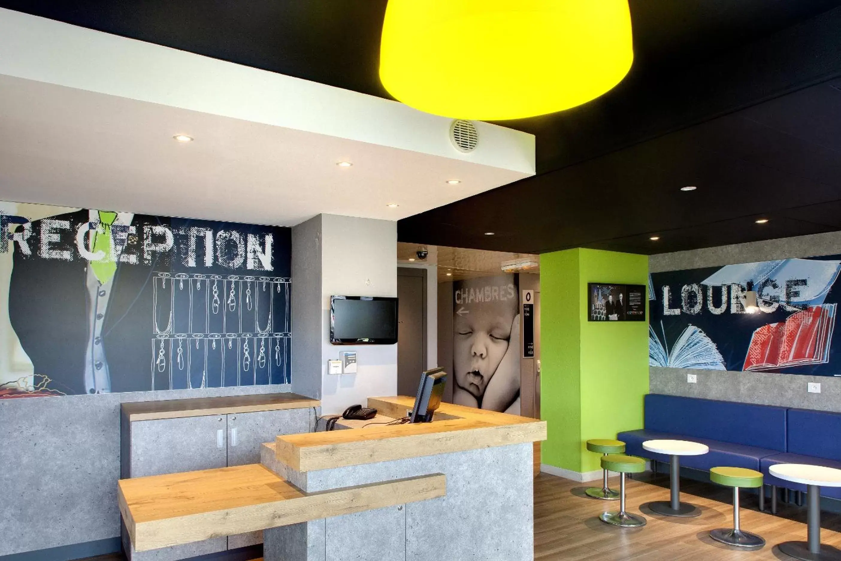Lobby or reception in ibis budget Clermont Ferrand Nord Riom