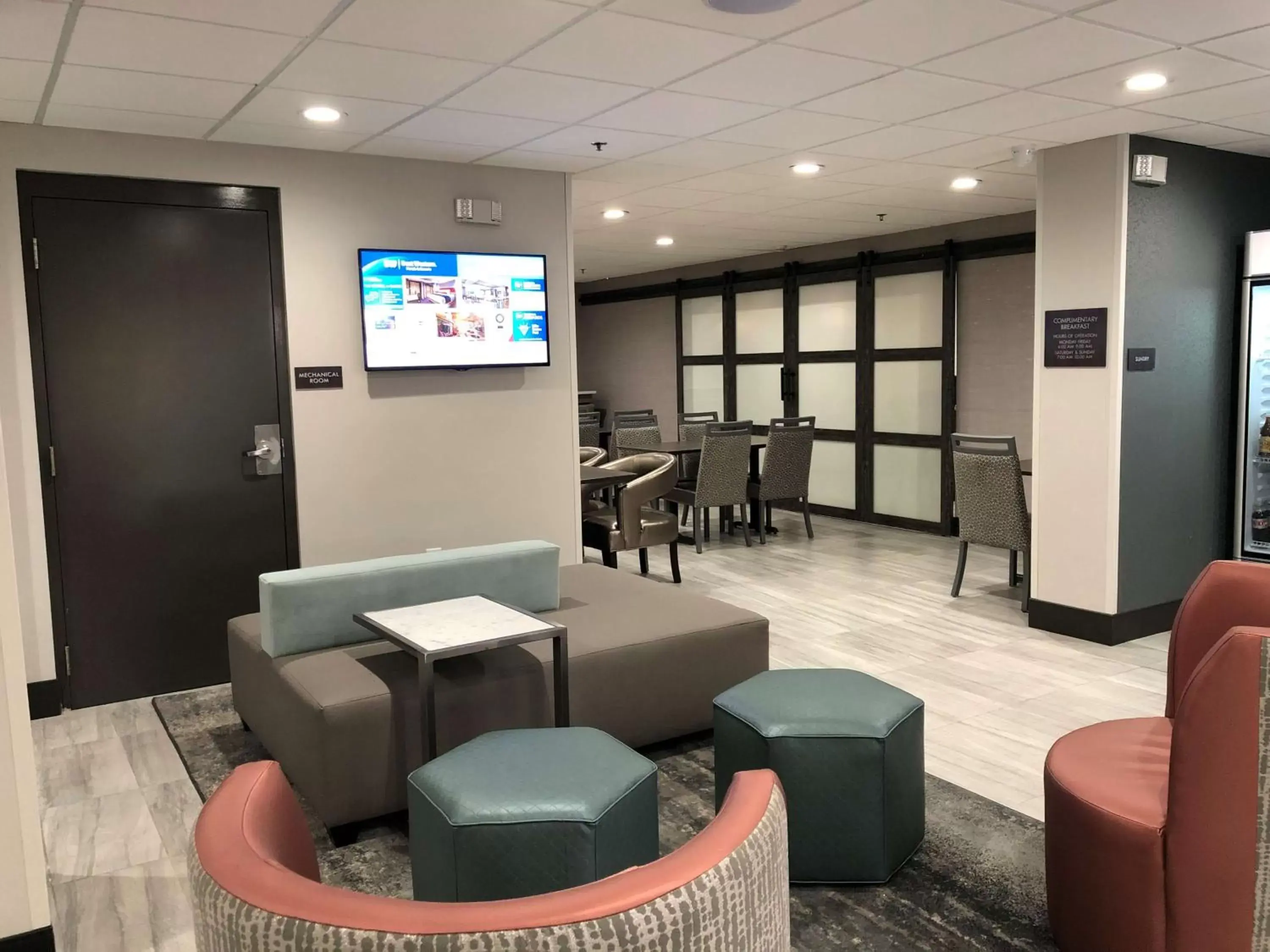 Lobby or reception, Lounge/Bar in Best Western Lexington Inn