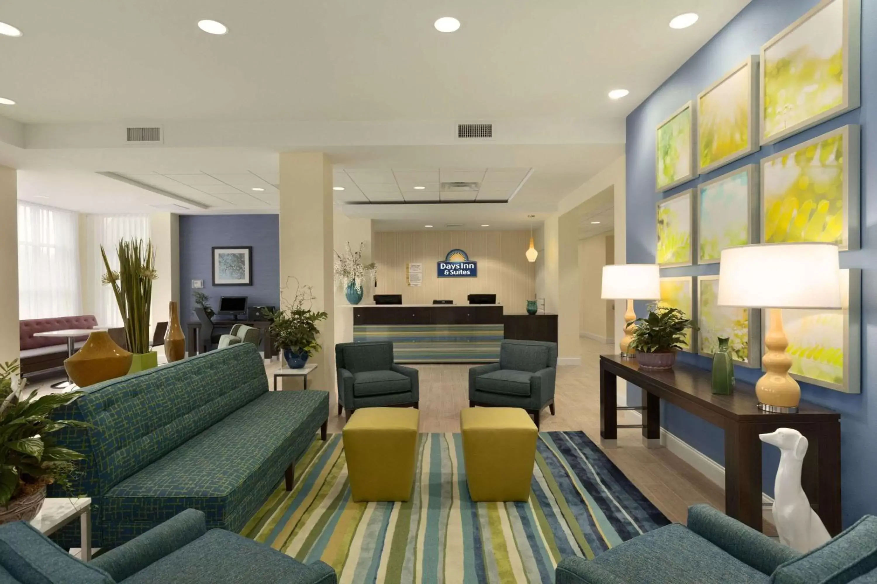 Lobby or reception in Days Inn & Suites by Wyndham Altoona