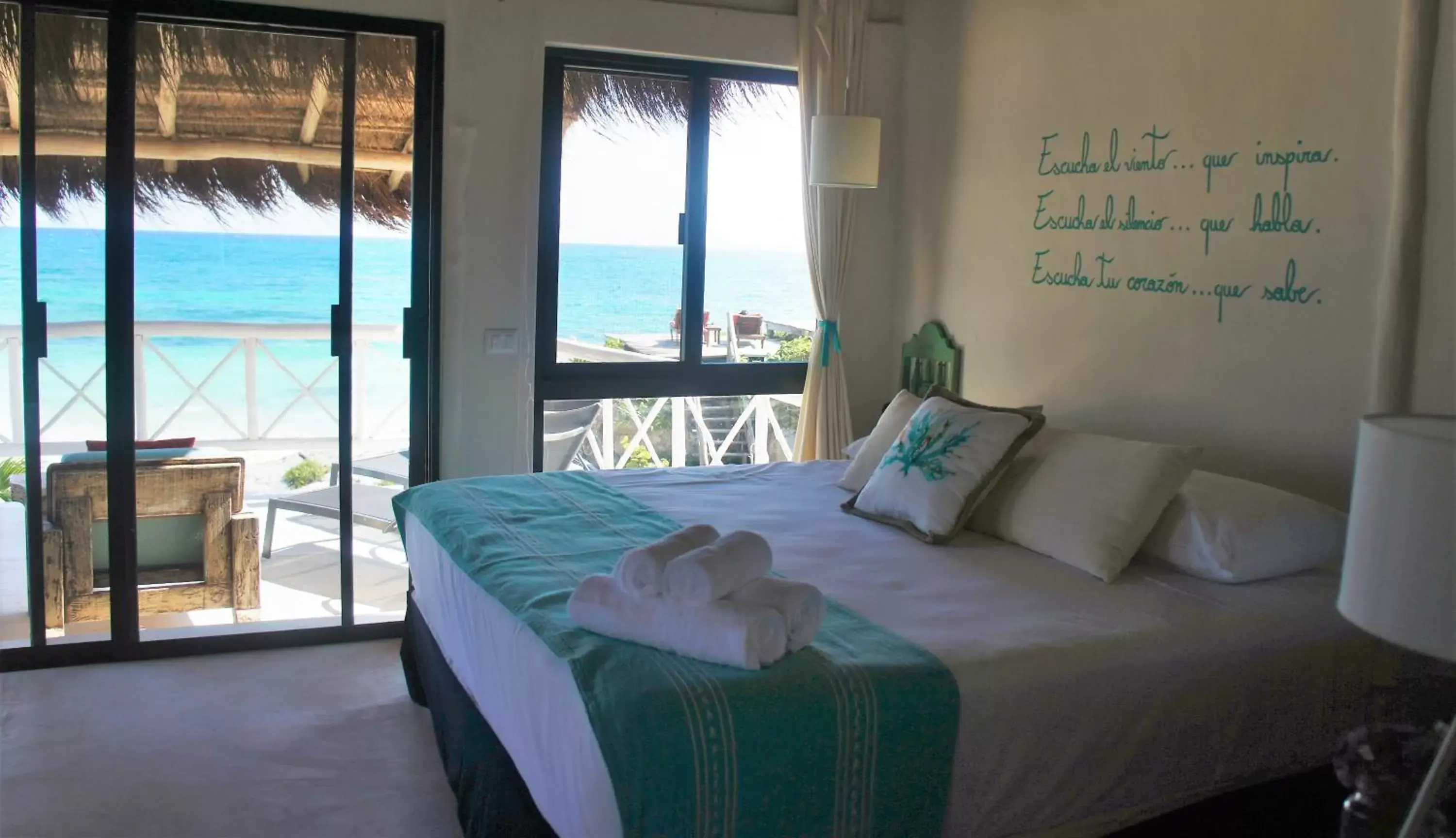 Photo of the whole room, Bed in Punta Piedra Beach Posada