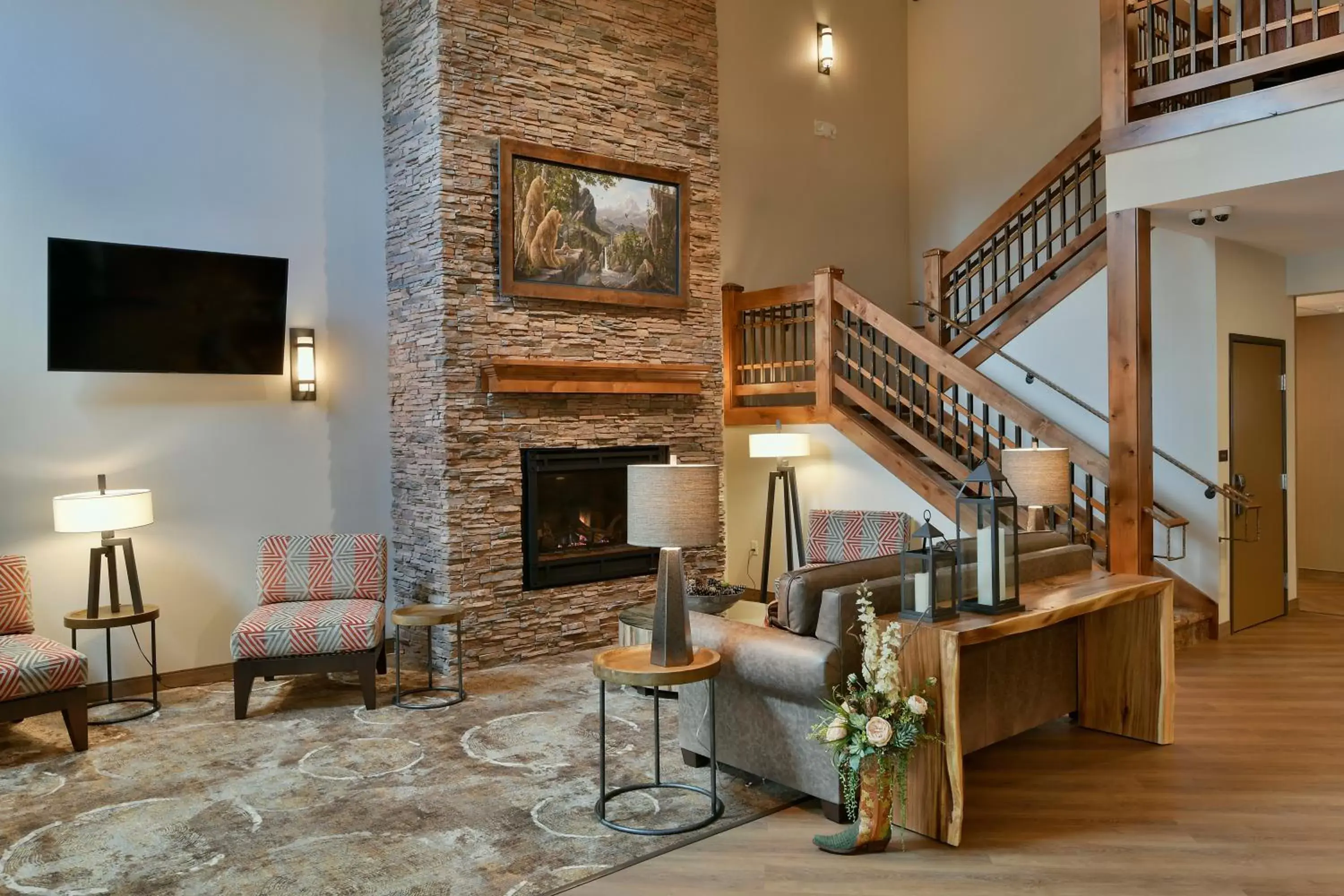 Lobby or reception, TV/Entertainment Center in GrandStay Hotel & Suites