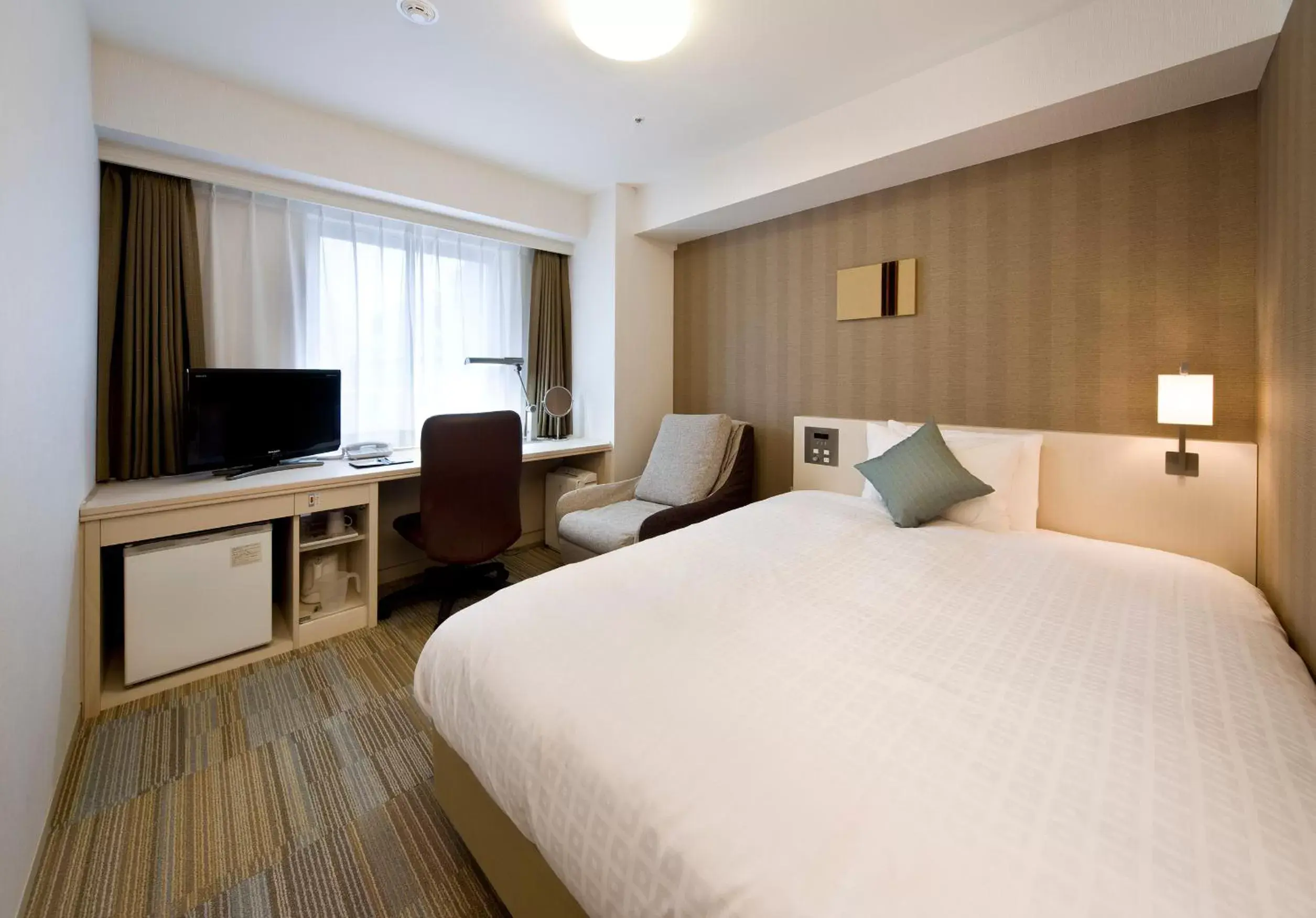 Bed in Daiwa Roynet Hotel Osaka-Uehonmachi