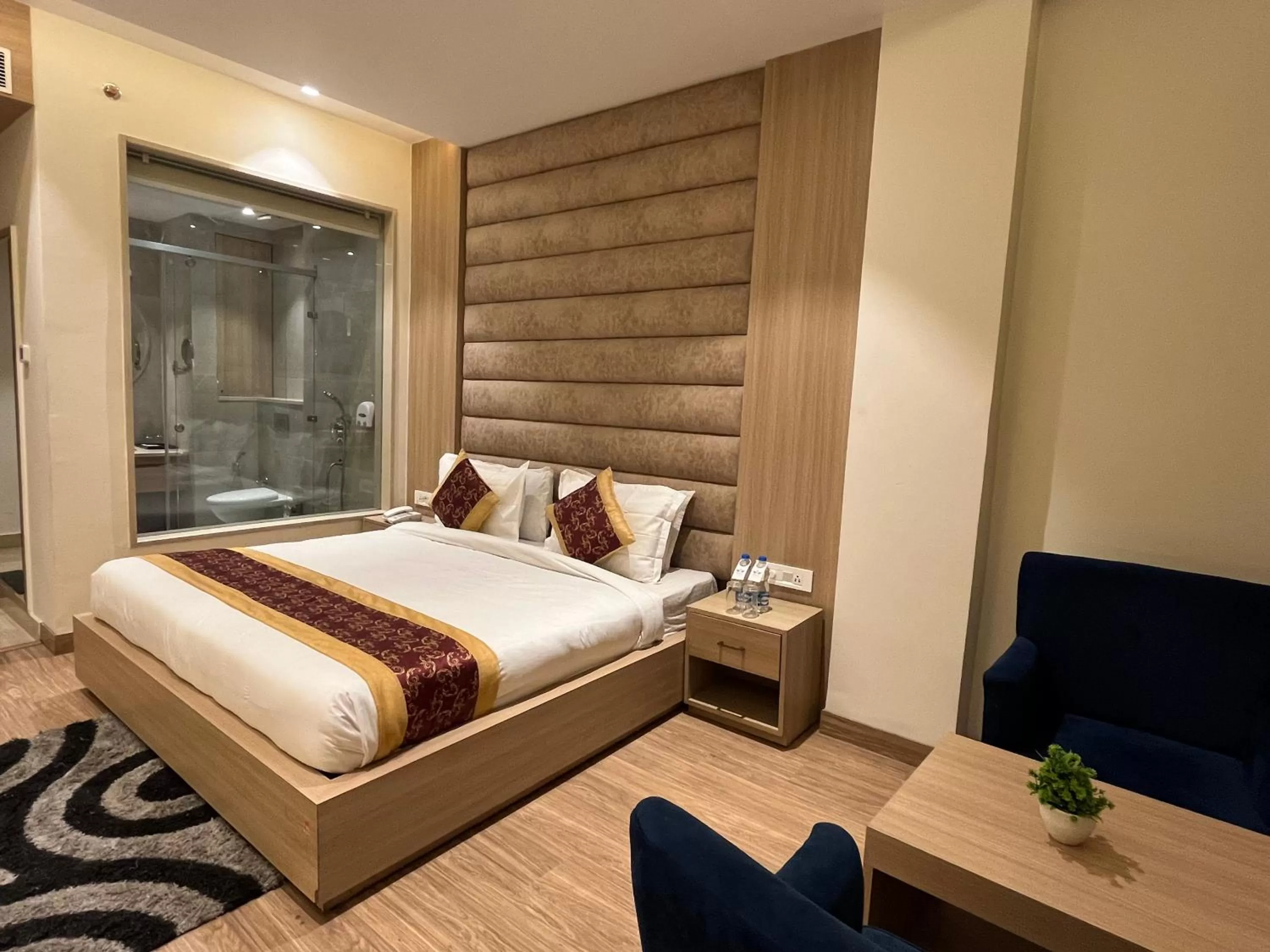 Photo of the whole room, Bed in RRV Hotel