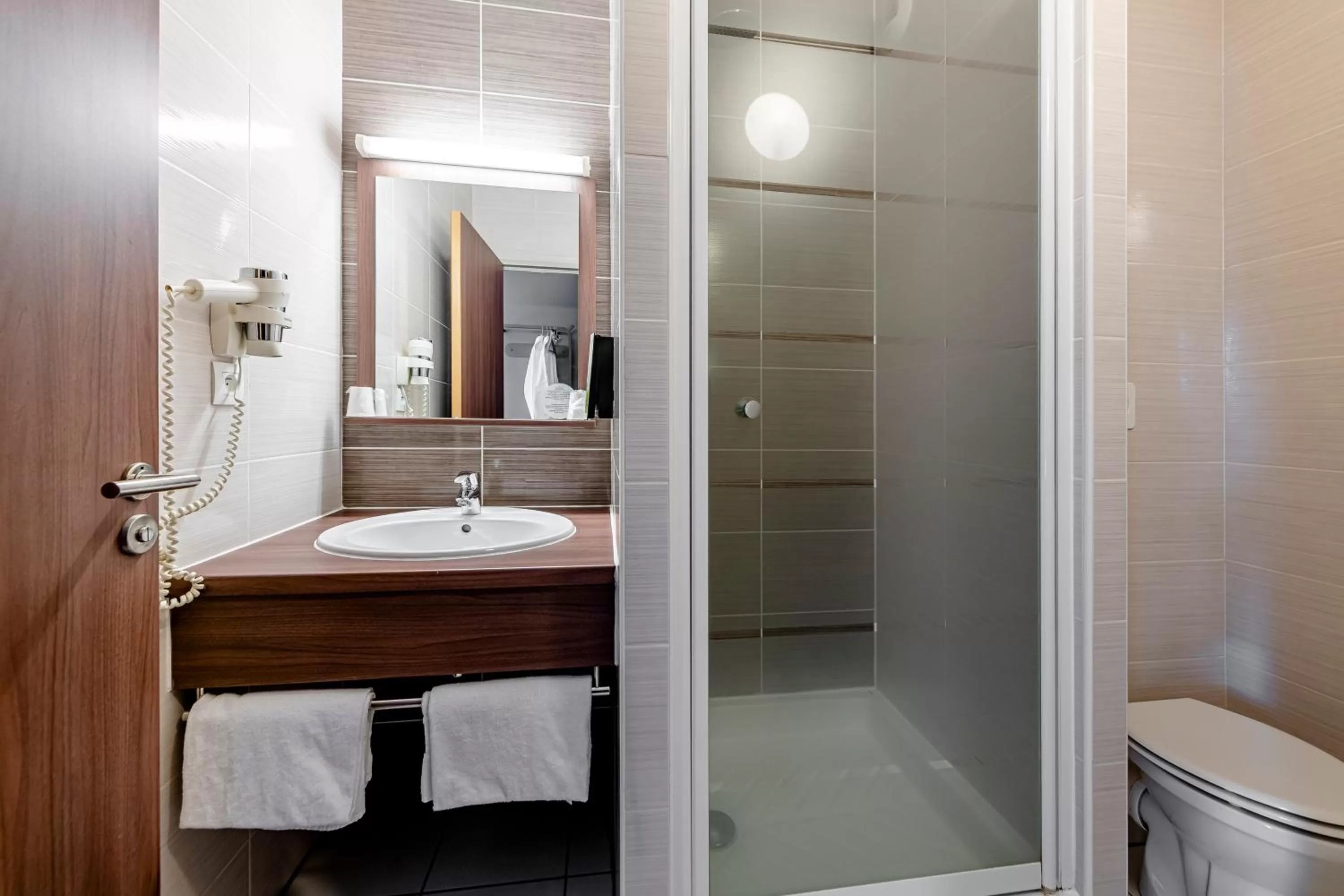 Bathroom in B&B HOTEL Bordeaux Talence