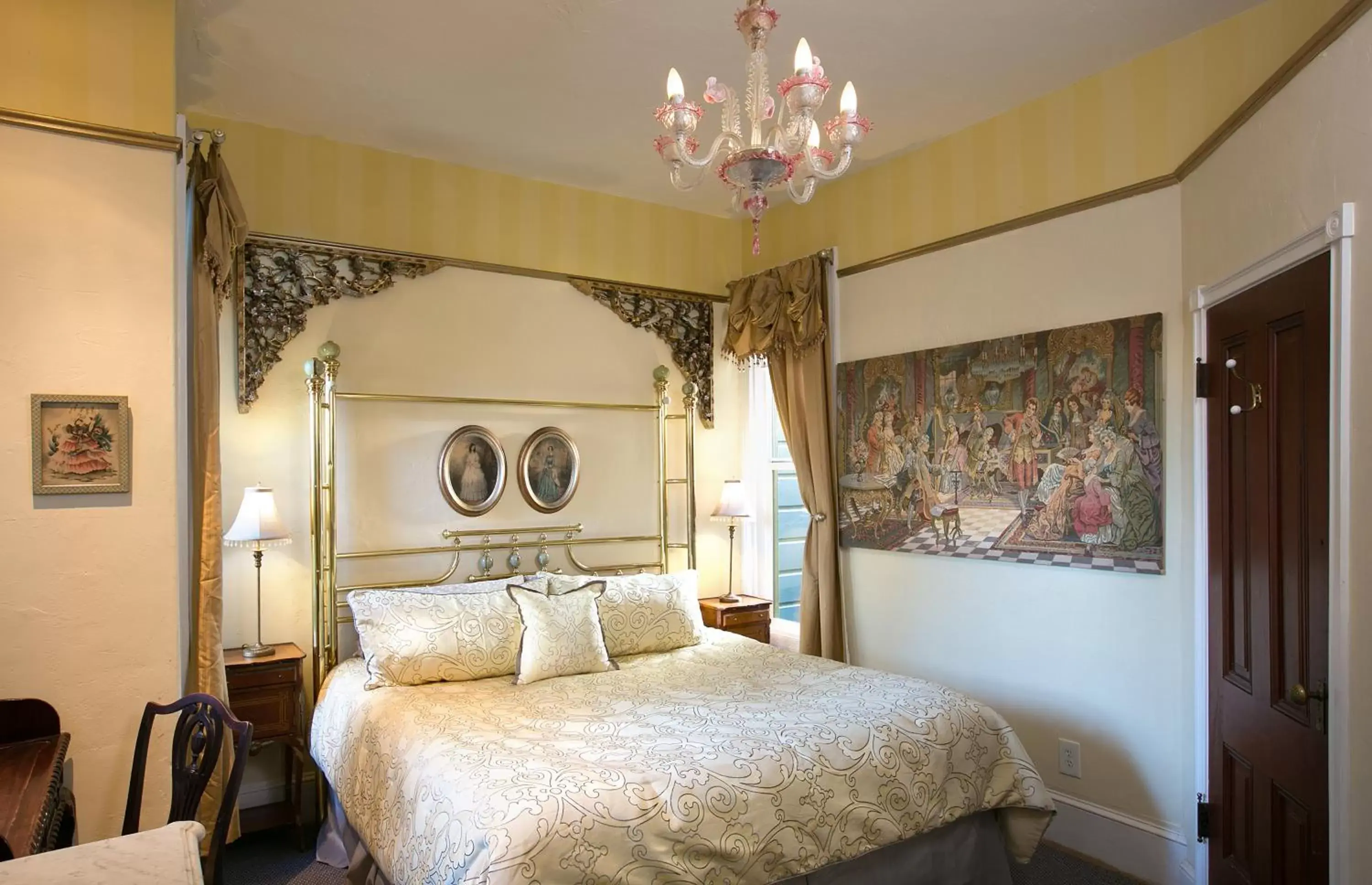 Standard King Room in Noe's Nest Bed and Breakfast Standard King Room in Noe's Nest Bed and Breakfast