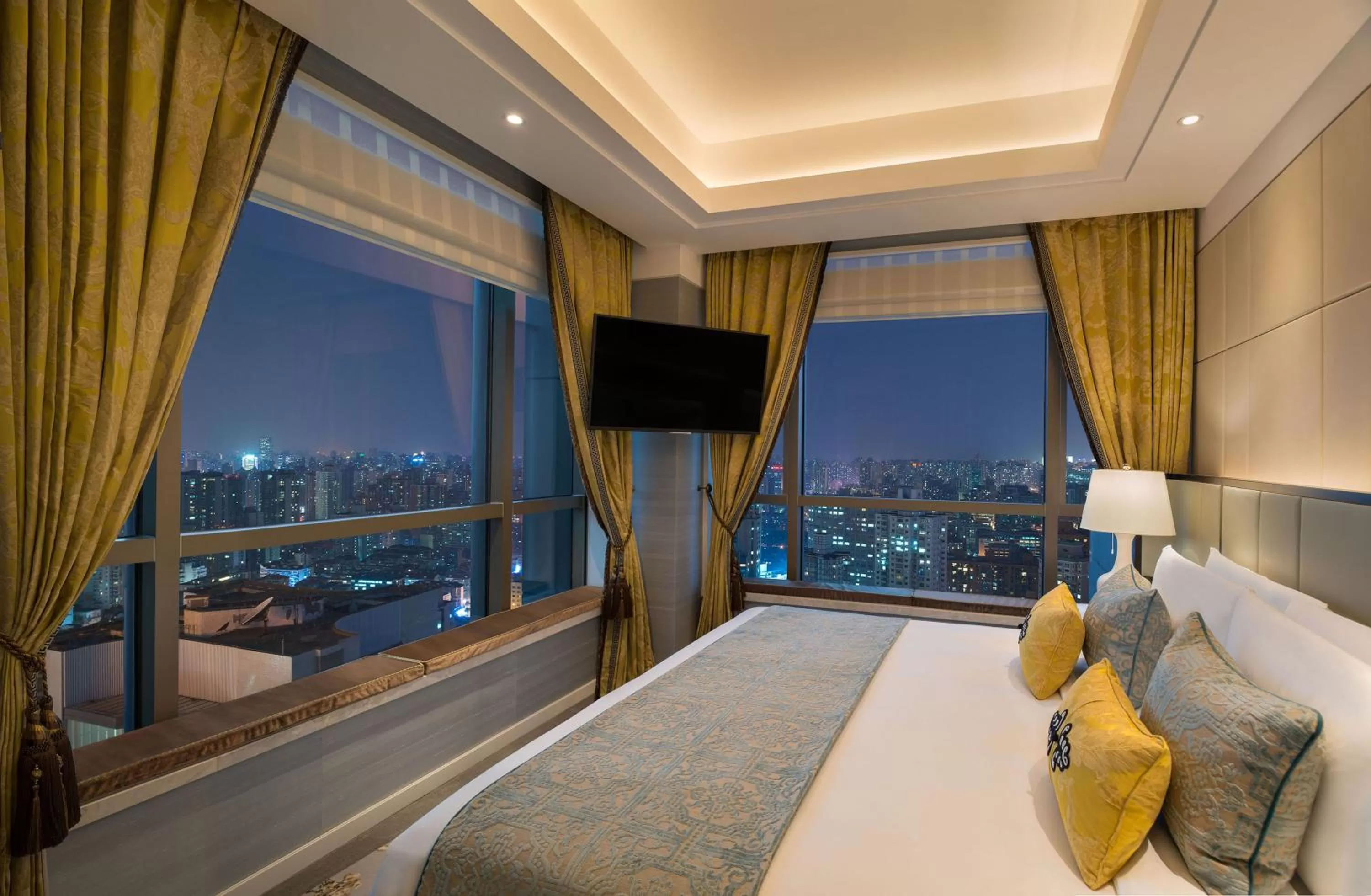 Bed in The St Regis Shanghai Jingan - Where Downtown Luxury Meets Legendary Old Shanghai Jazz