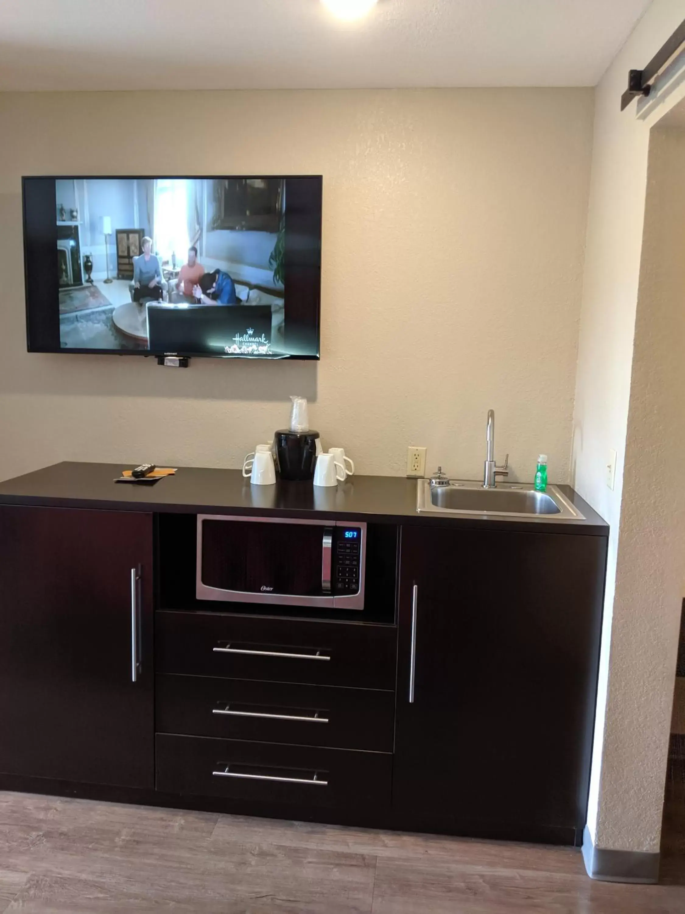 TV/Entertainment Center in Riverside Tower