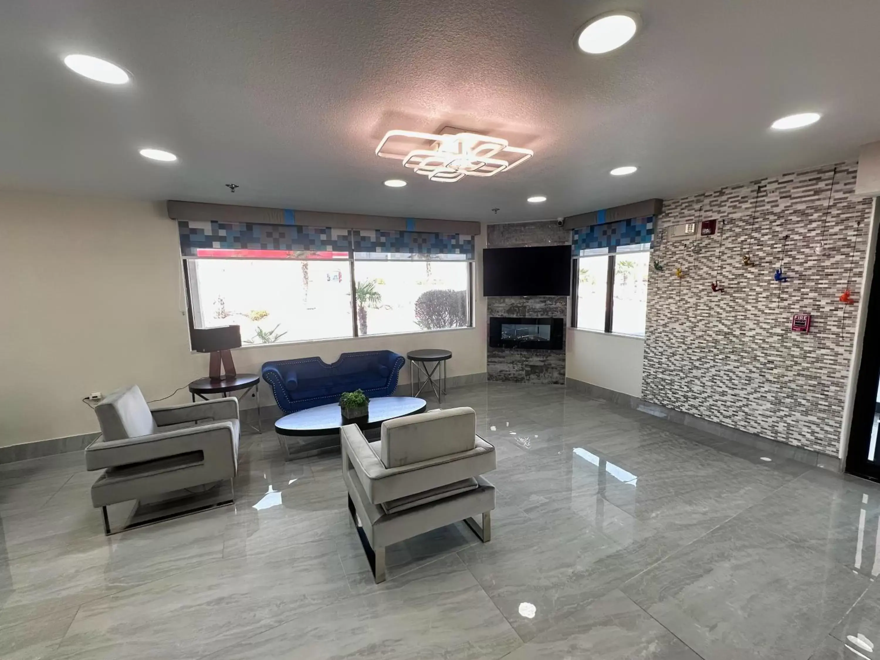 Living room, Lobby/Reception in Super 8 by Wyndham Prattville Montgomery