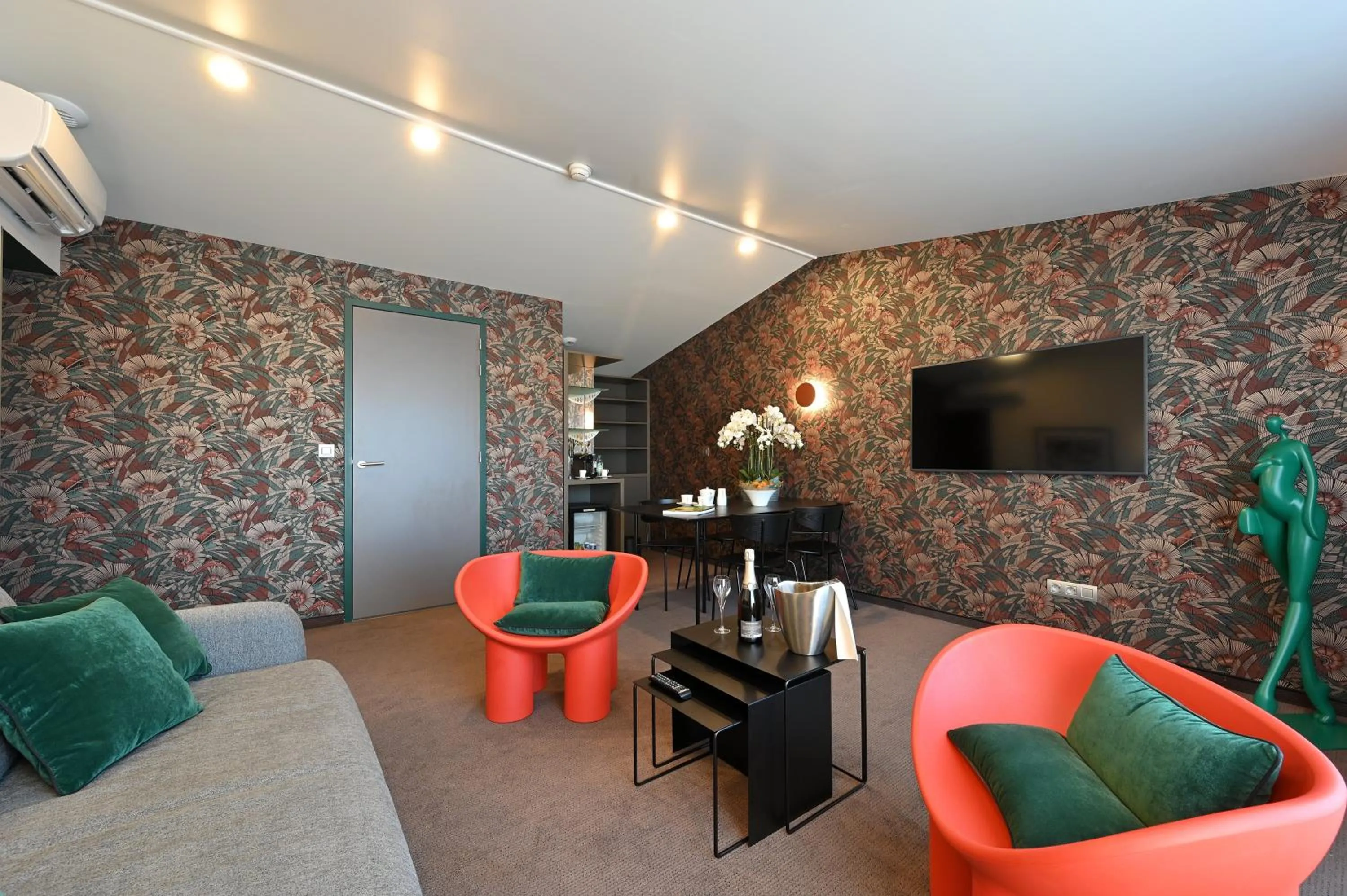 Living room in Dali Hôtel Perpignan - Restaurant