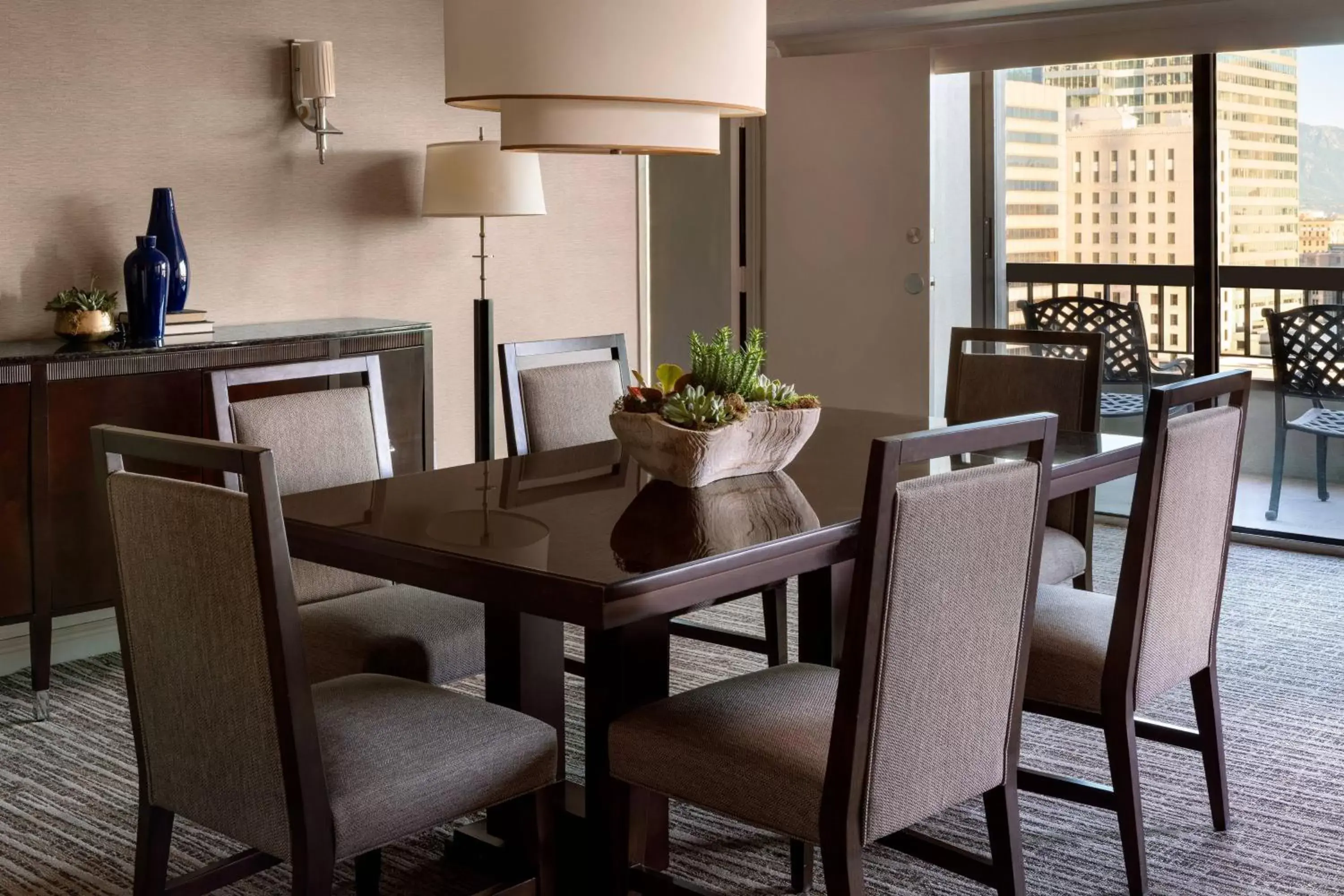 Photo of the whole room, Dining Area in Salt Lake Marriott Downtown at City Creek