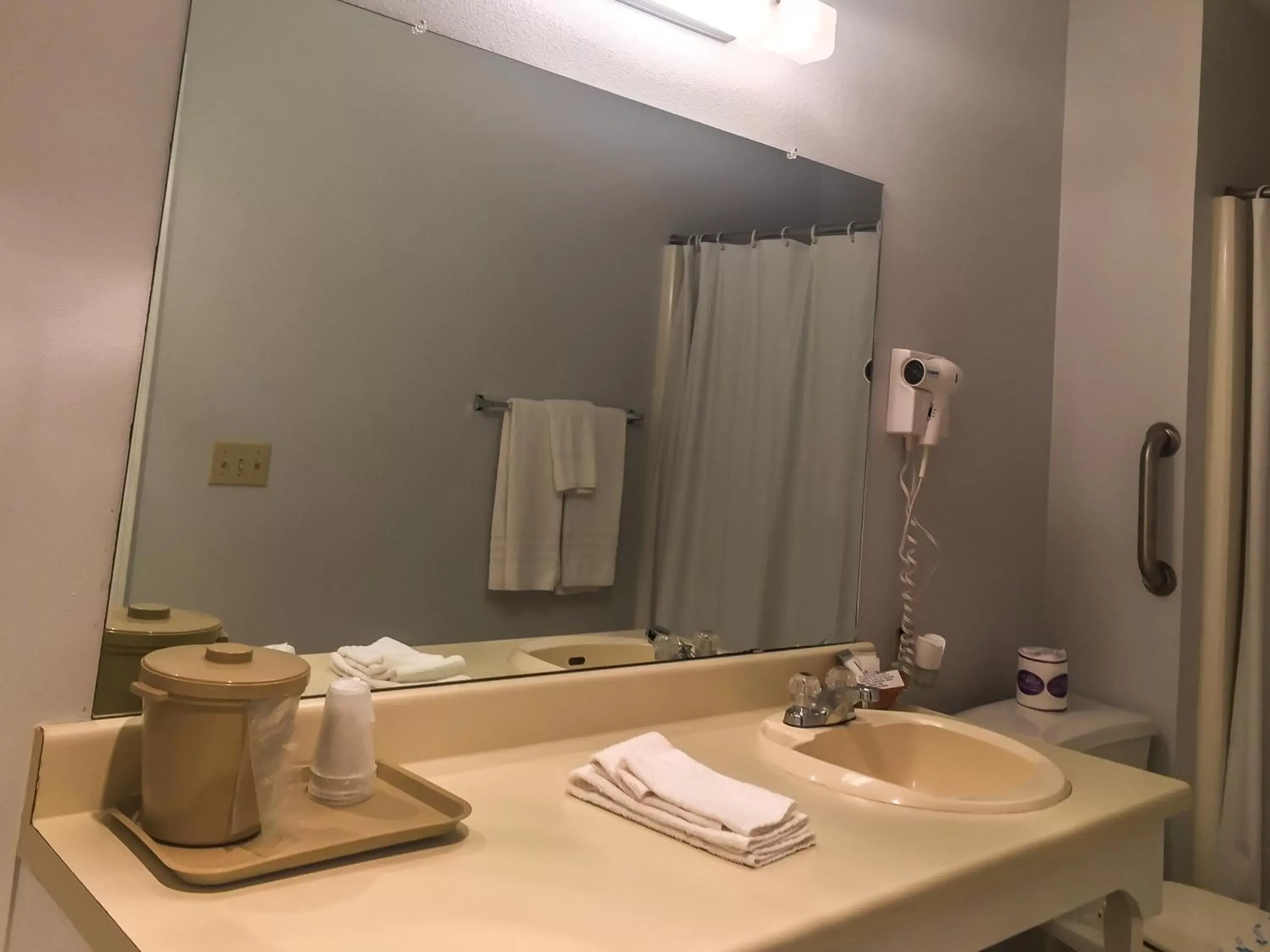 Bathroom in Bent Tree Motel