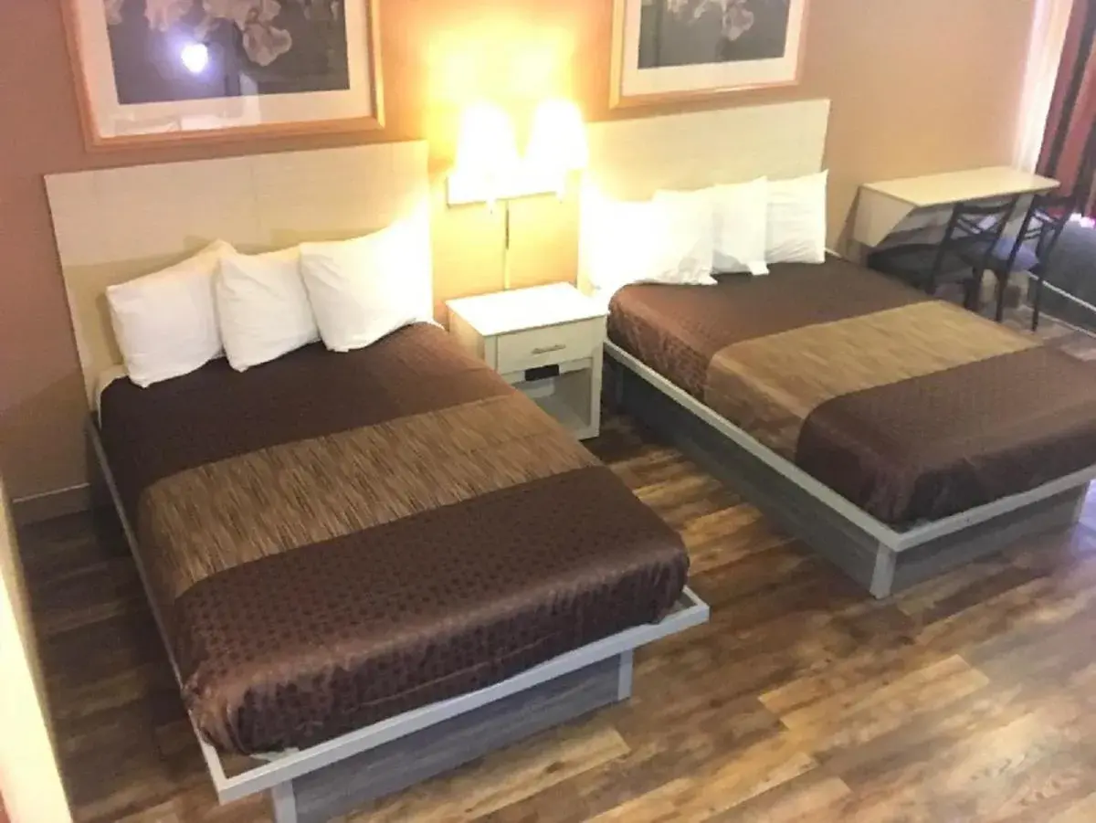 Bed in River Valley Motor Inn