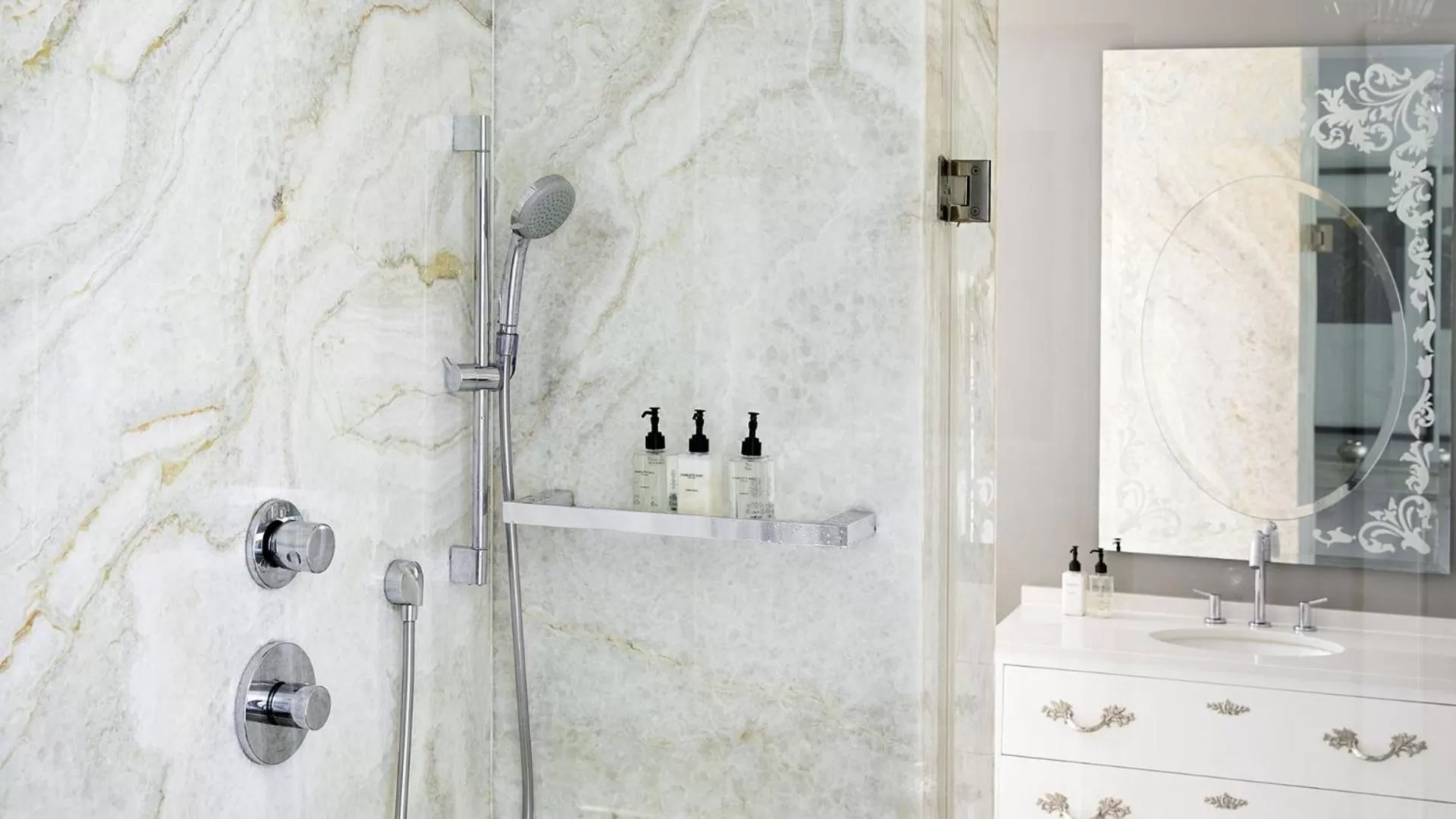 Queen Victoria Hotel by NEWMARK