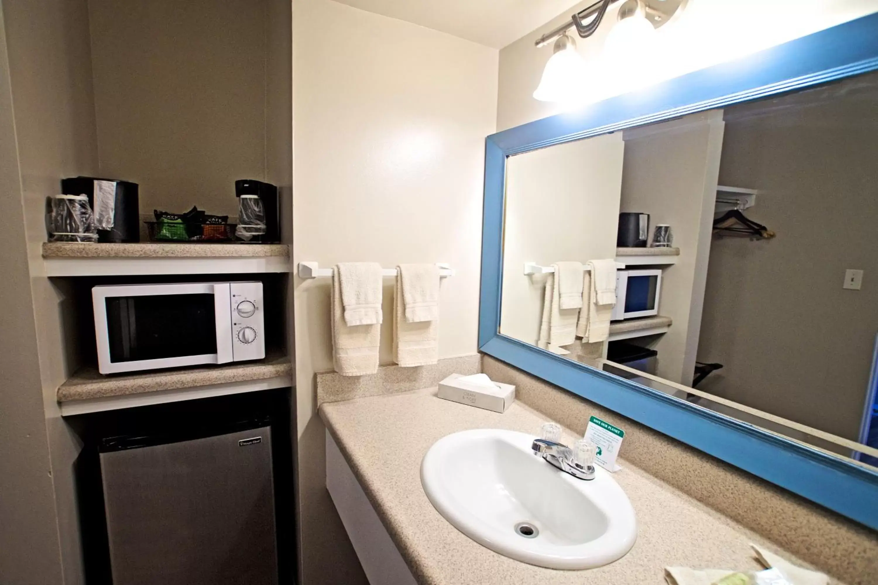 Bathroom in Ocean Villa Inn