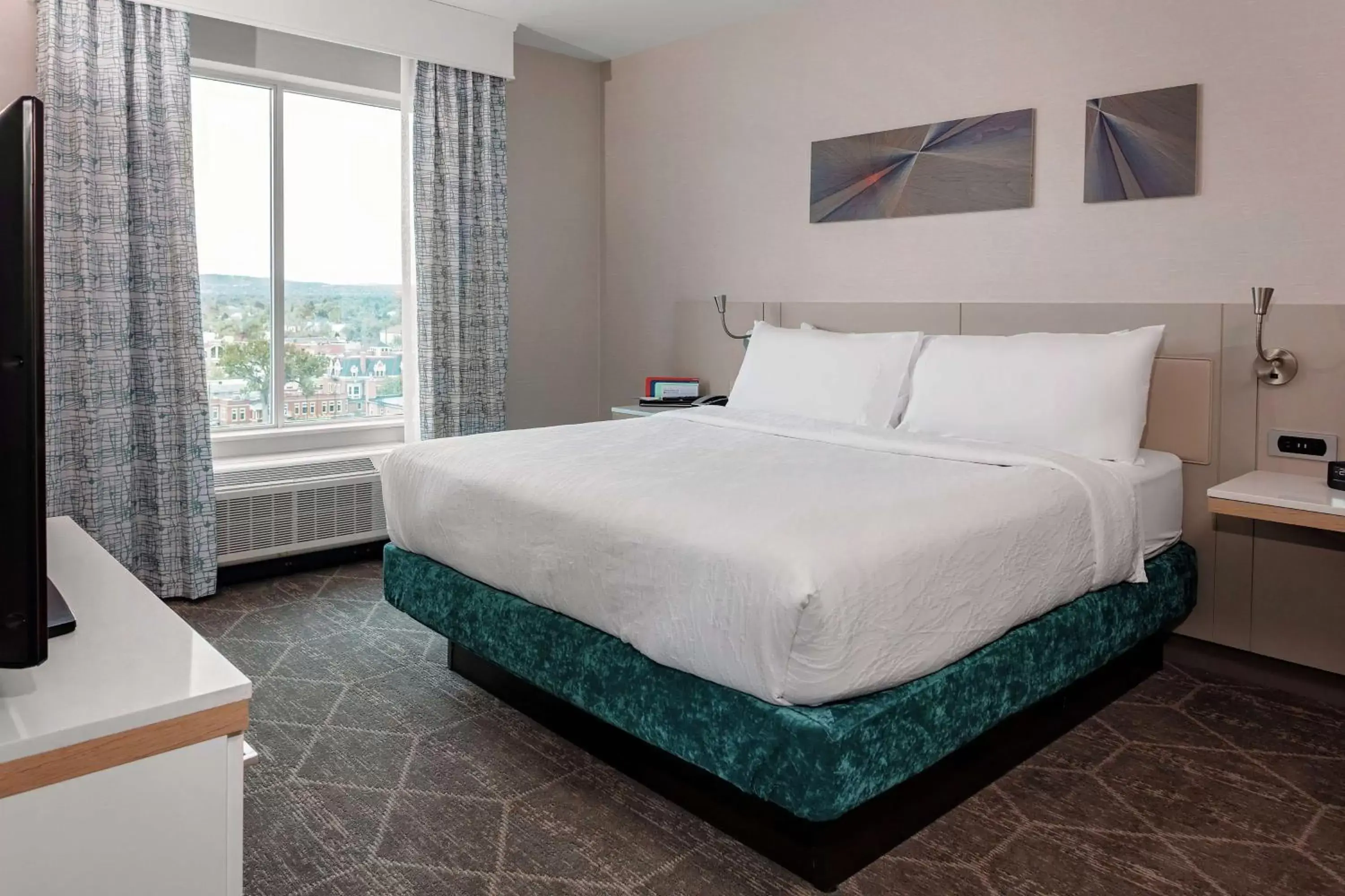 Bed in Hilton Garden Inn Colorado Springs Downtown, Co Bed in Hilton Garden Inn Colorado Springs Downtown, Co