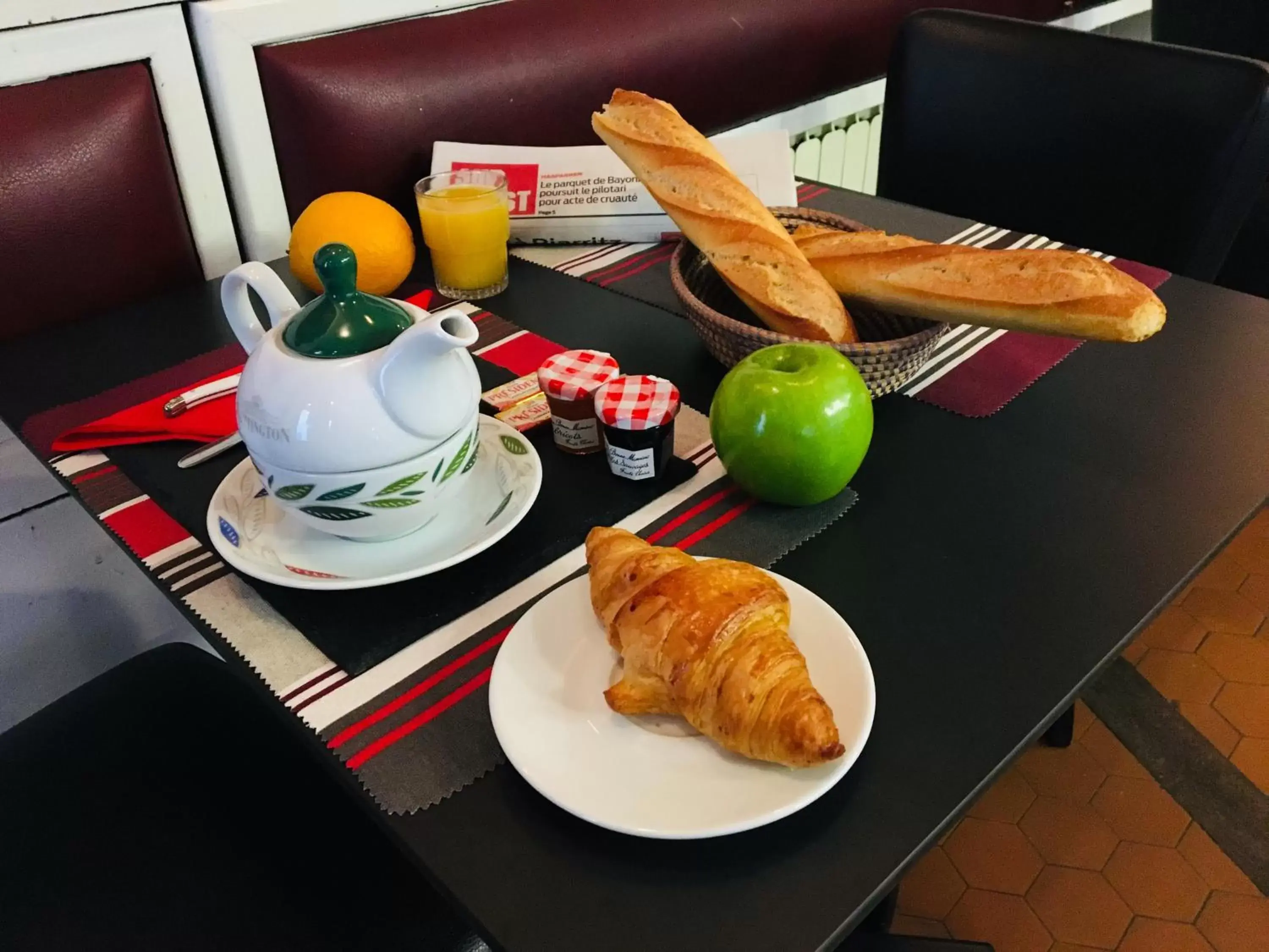 Breakfast in Hotel Le Port Neuf