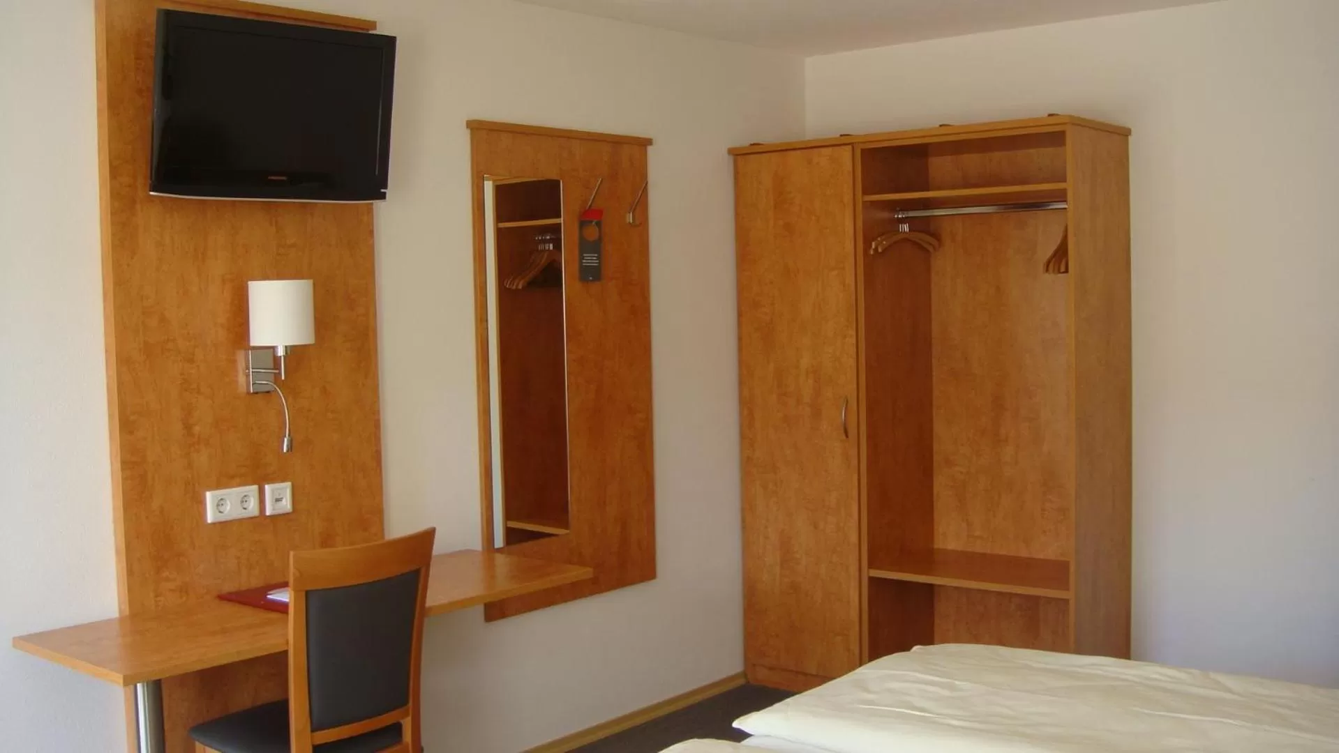 Photo of the whole room, Bed in Hotel garni Hopfengold