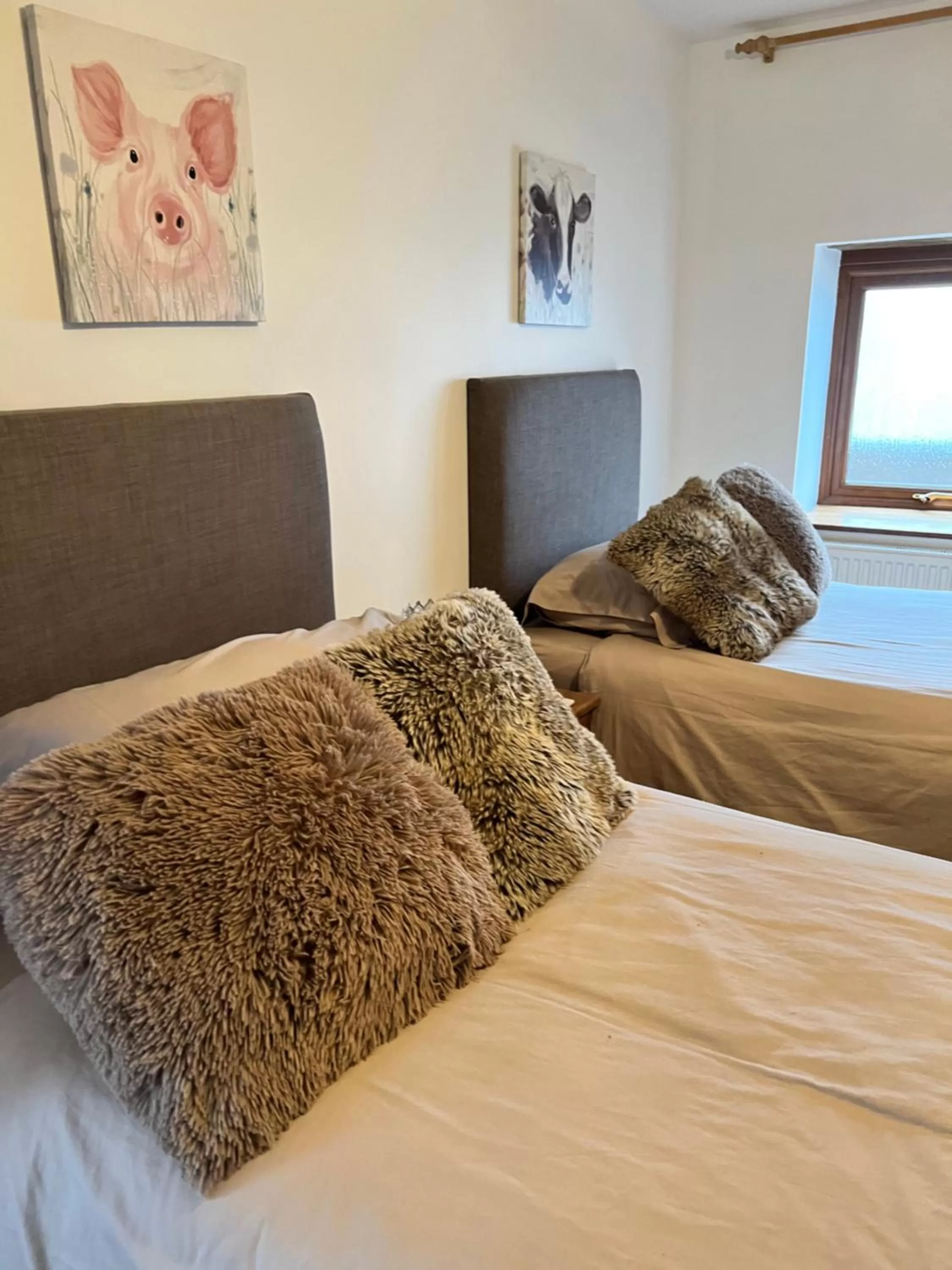 Bedroom, Bed in Beudy Bach