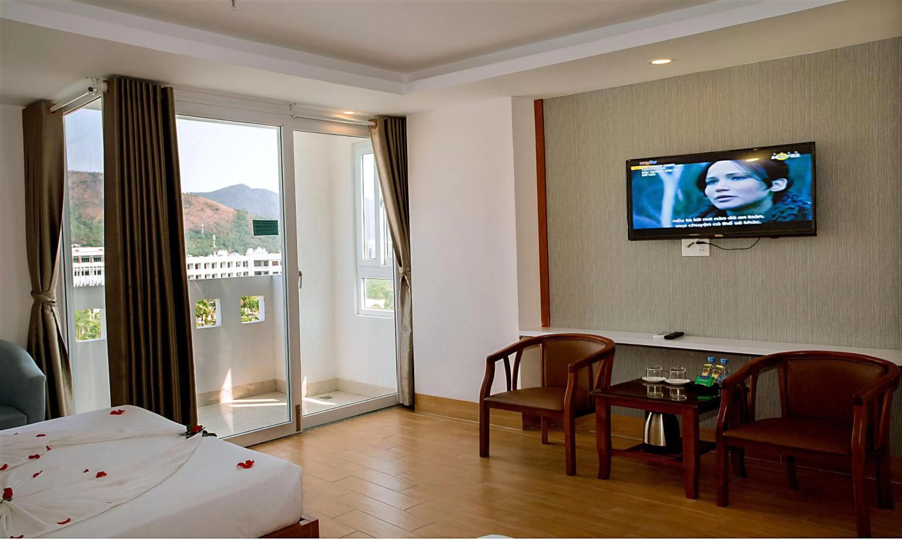 Communal lounge/ TV room, Bed in Canary Nha Trang Hotel