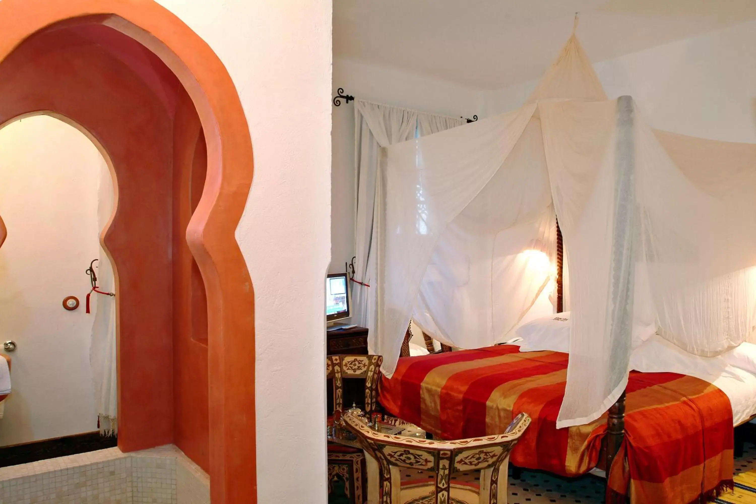 Photo of the whole room, Bed in Alcoba del Rey de Sevilla