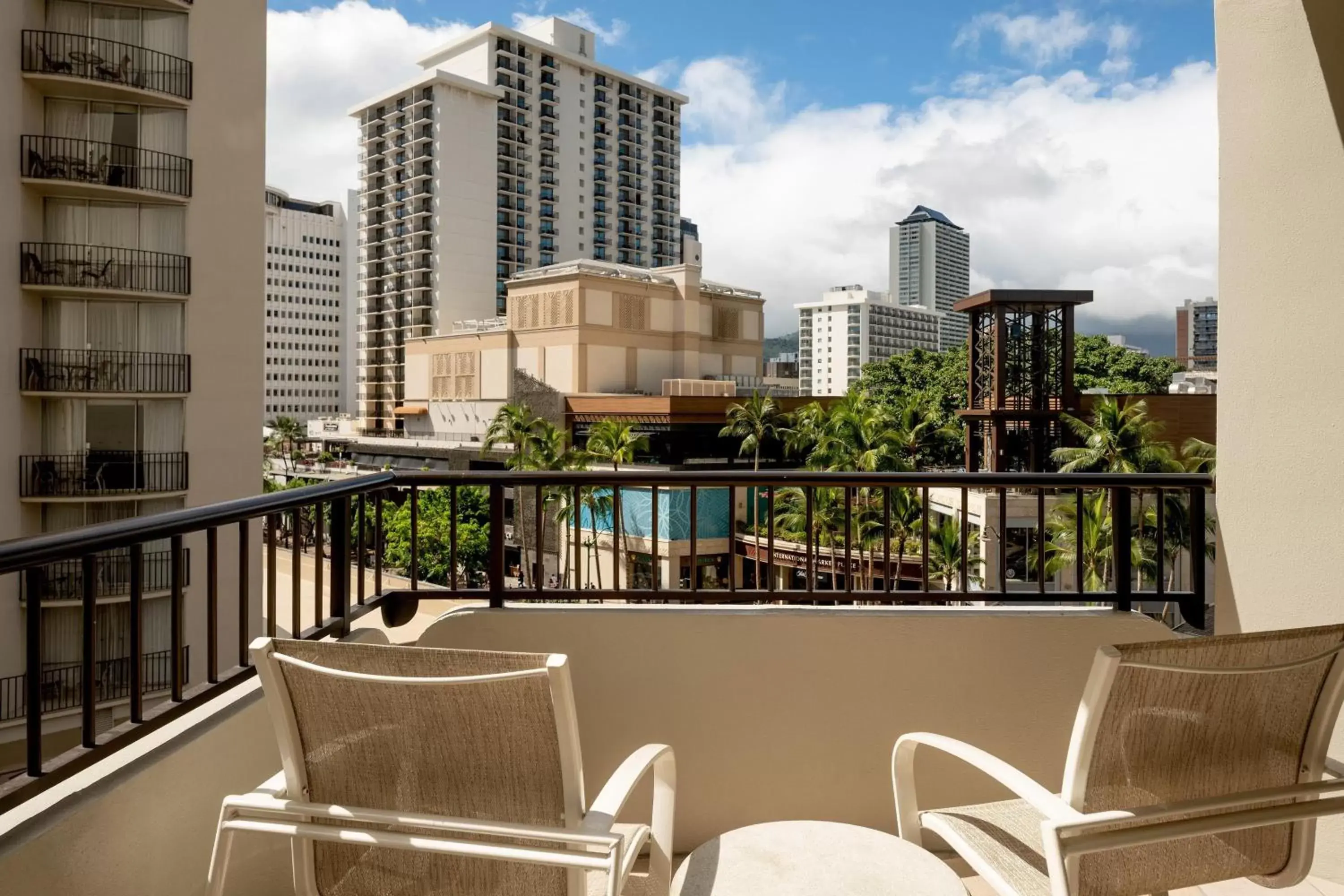 Photo of the whole room, Balcony/Terrace in Moana Surfrider, A Westin Resort & Spa, Waikiki Beach