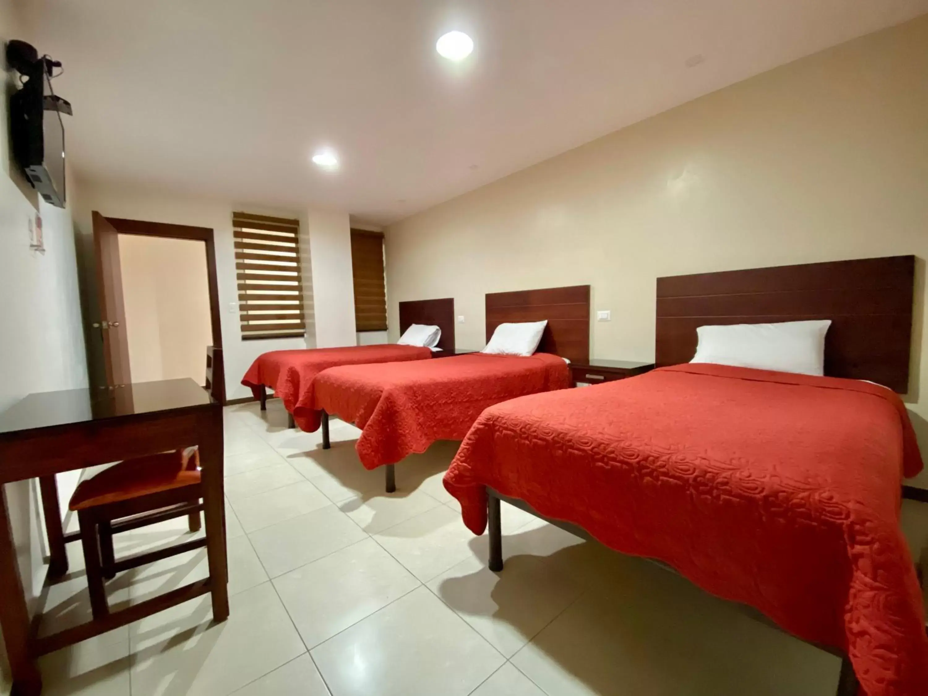 Standard Triple Room in Hotel Carrion Standard Triple Room in Hotel Carrion