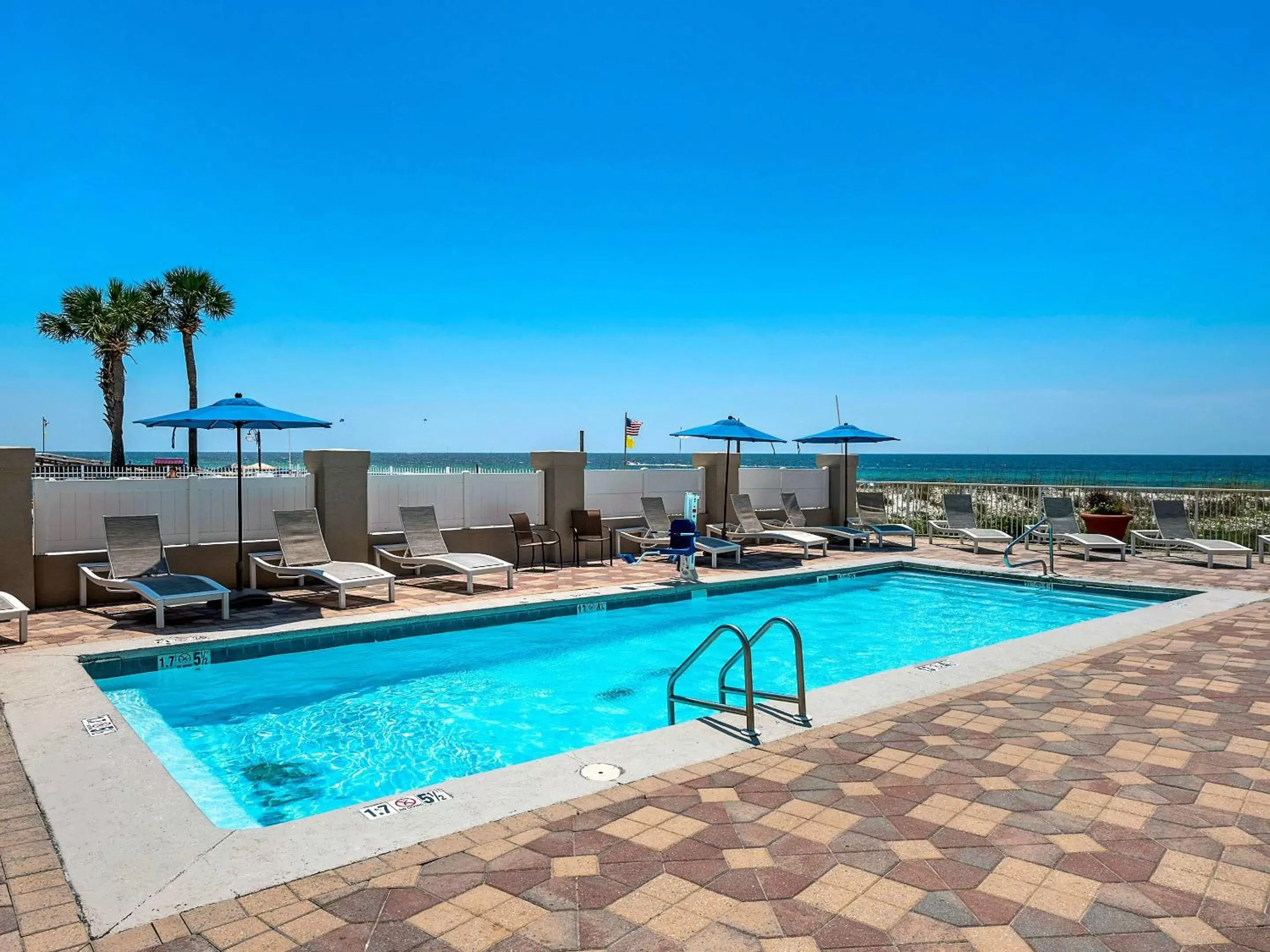 Pool view, Swimming Pool in Sleep Inn on the Beach