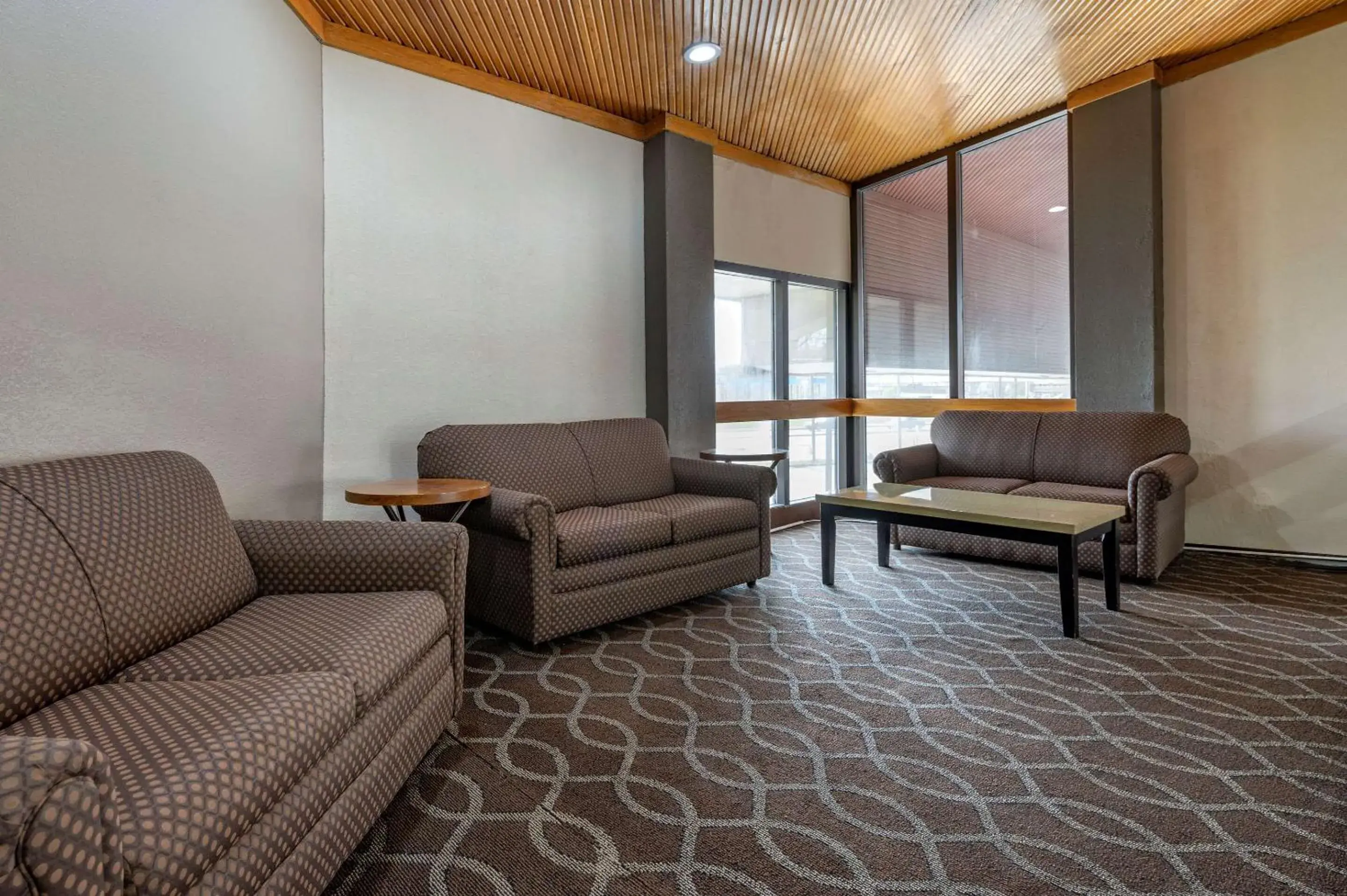Lobby or reception, Seating Area in Suburban Studios Lafayette