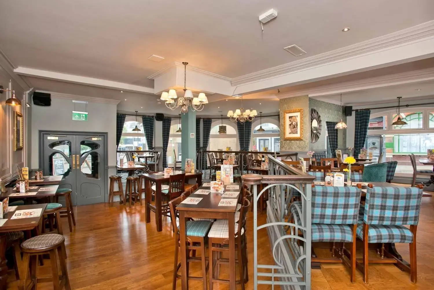 Restaurant/Places to Eat in The Red Lion Hotel