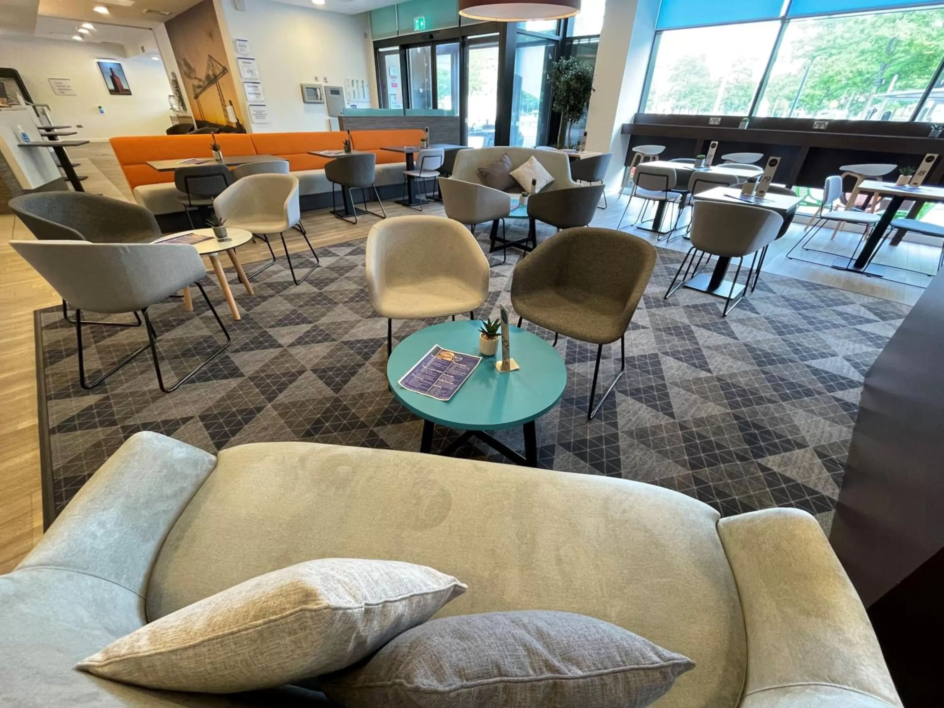 Lounge or bar in Holiday Inn Express Middlesbrough - Centre Square by IHG