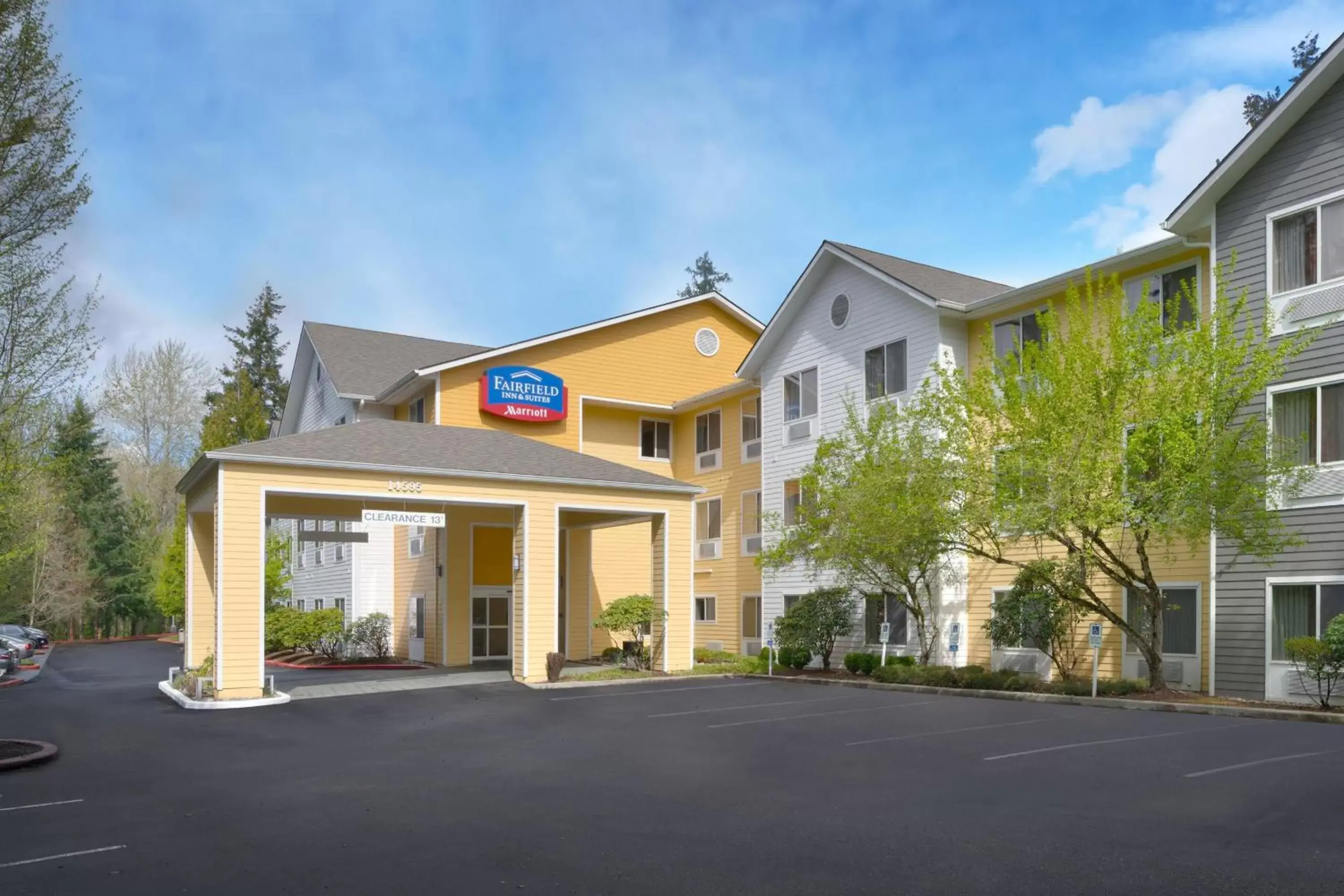 Property Building in Fairfield Inn & Suites Seattle Bellevue/Redmond