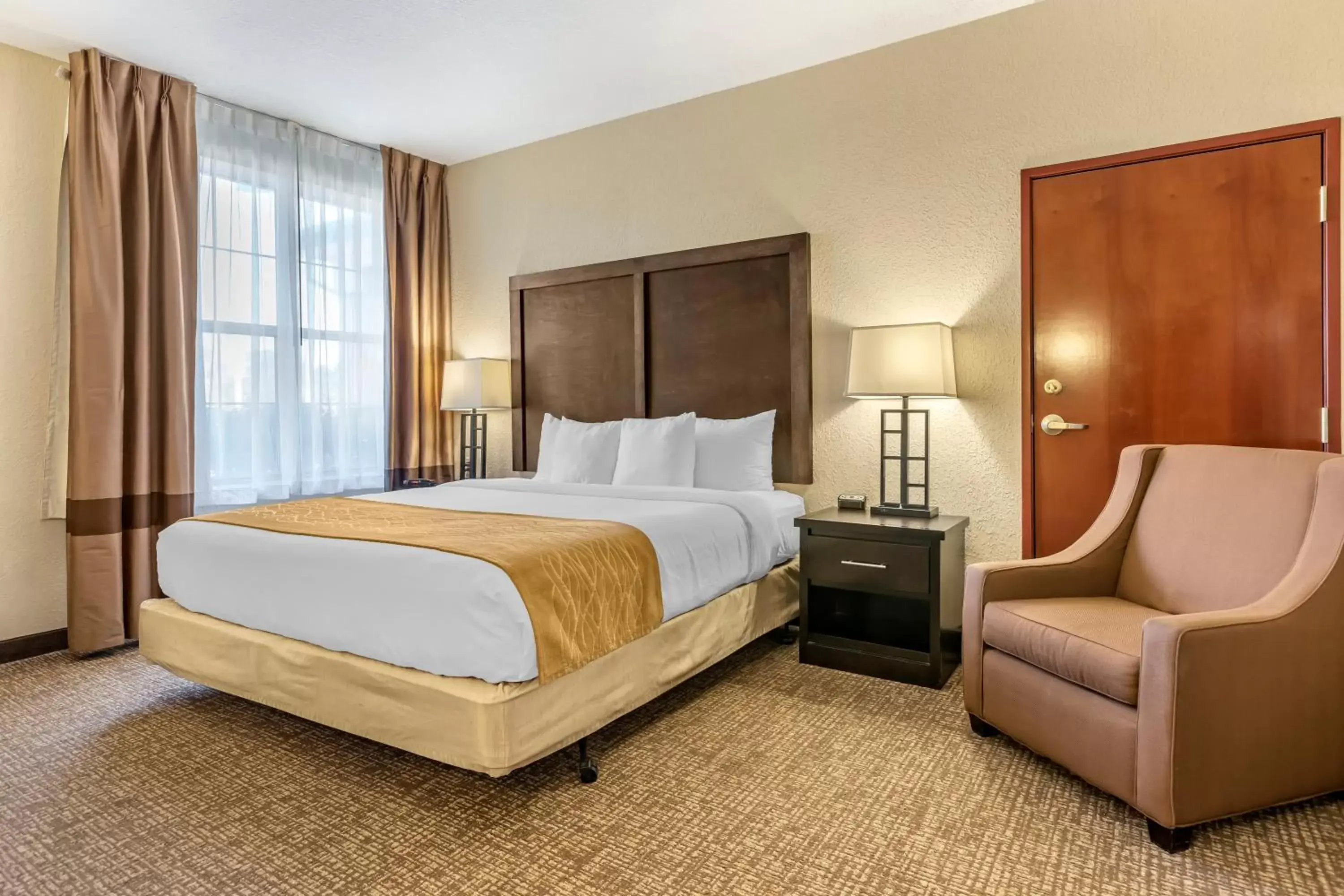 Bed in Comfort Inn & Suites Allen Park/Dearborn