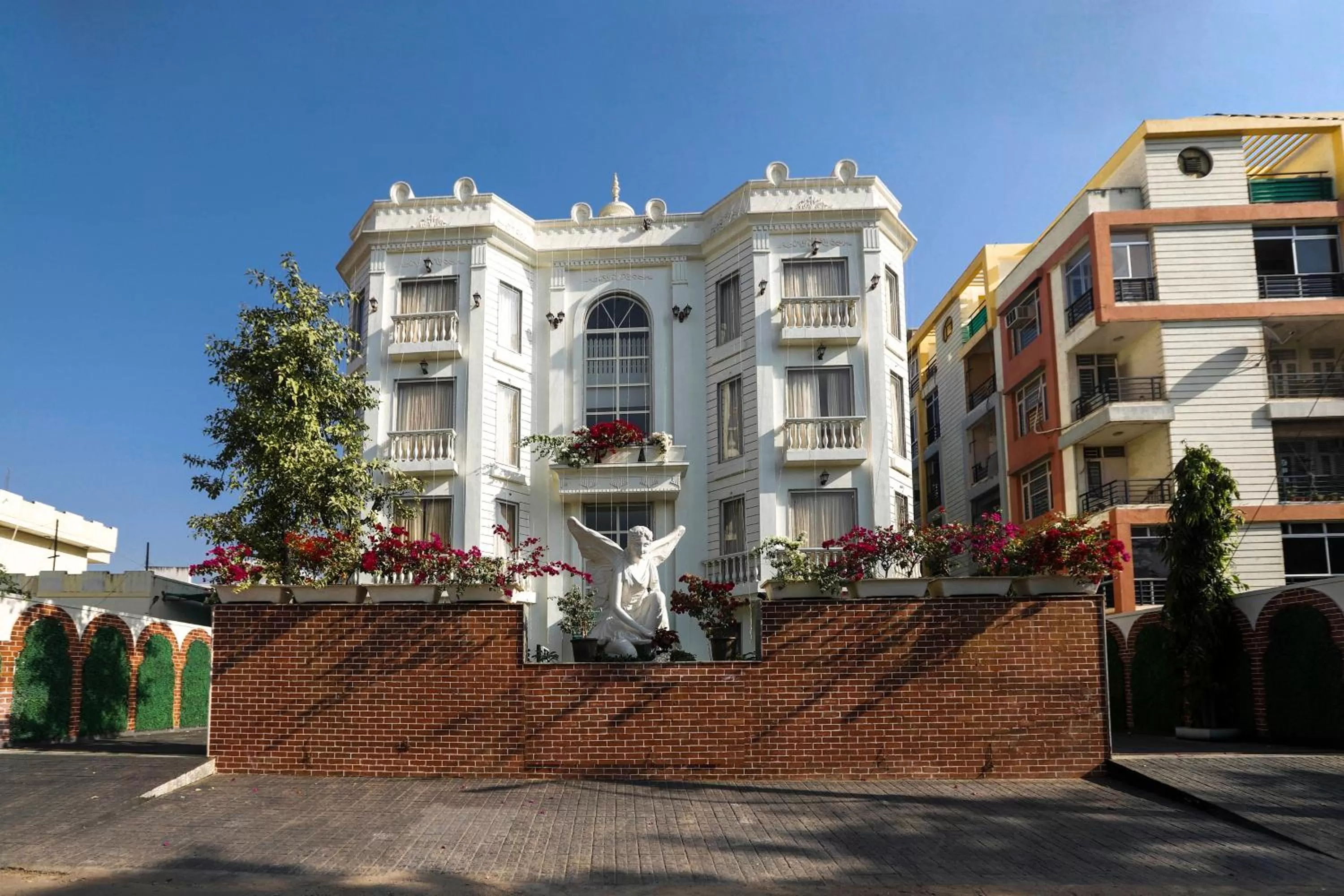 Property building in Hotel Magenta Jaipur