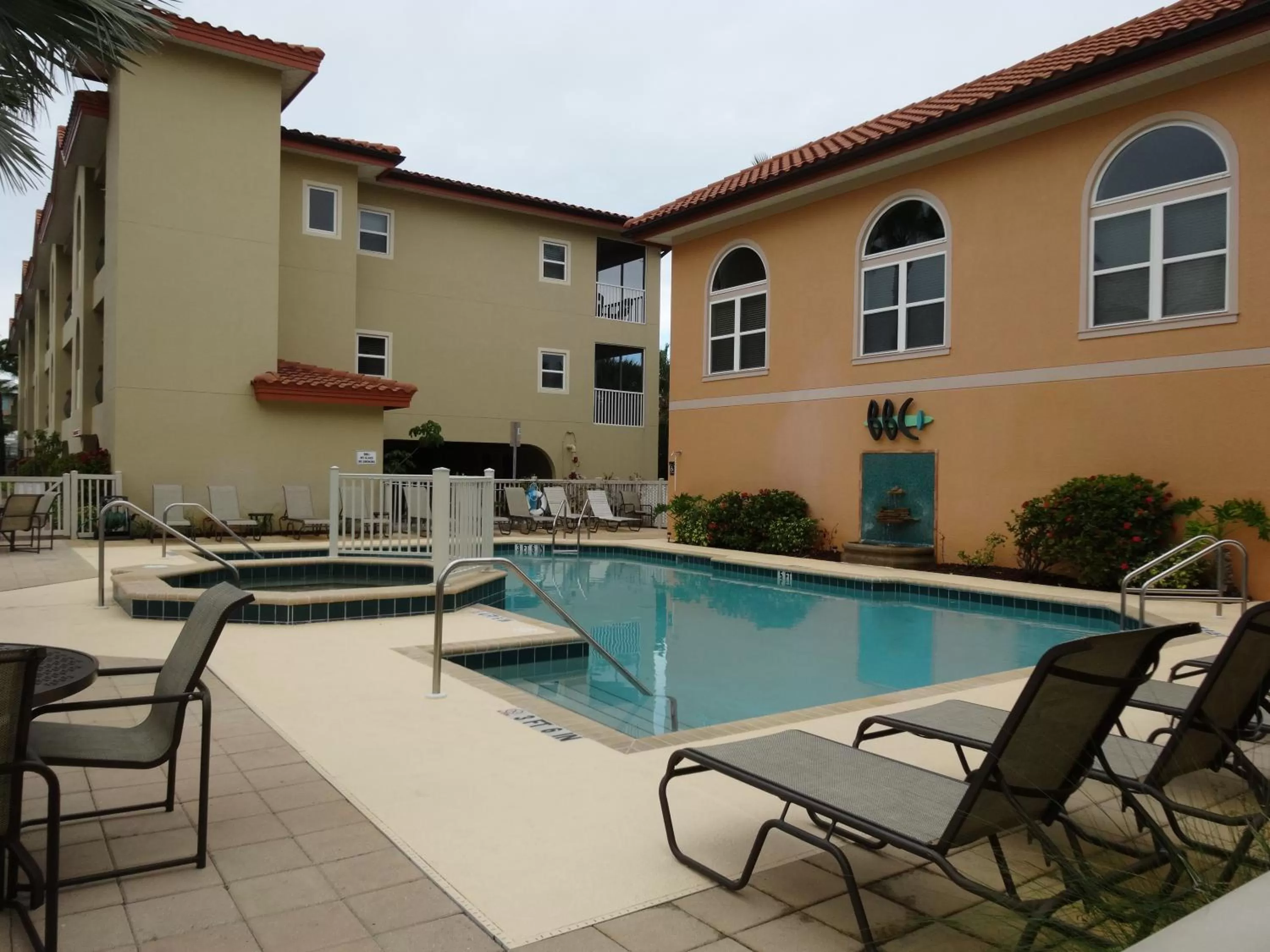 Swimming pool, Patio/Outdoor Area in Queens Gate Resort