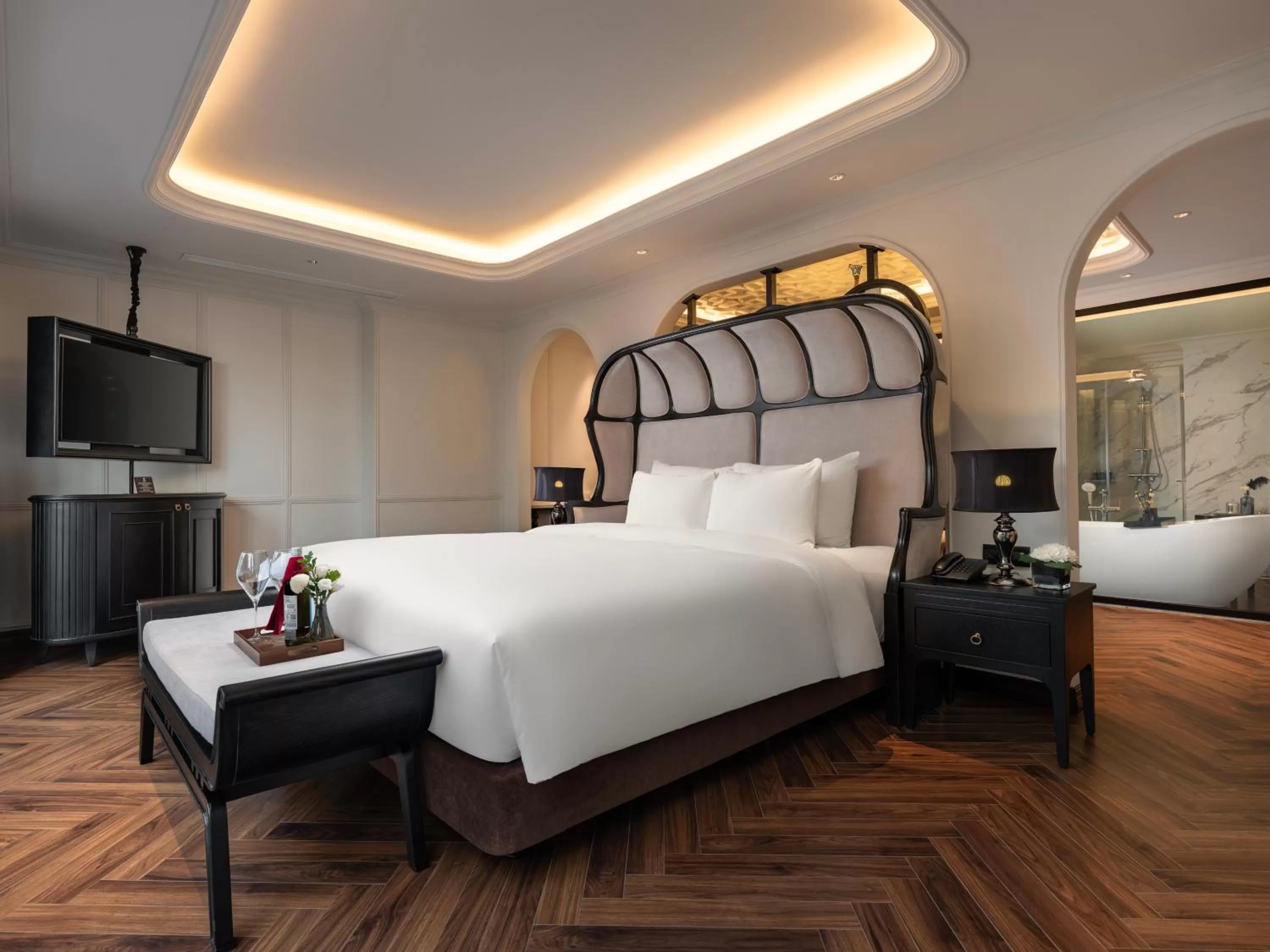 Bedroom, Bed in GRAND HOTEL du LAC Hanoi