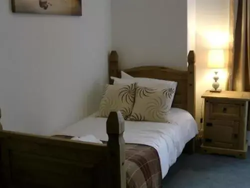 Bedroom, Bed in Stonehenge Inn & Shepherd's Huts