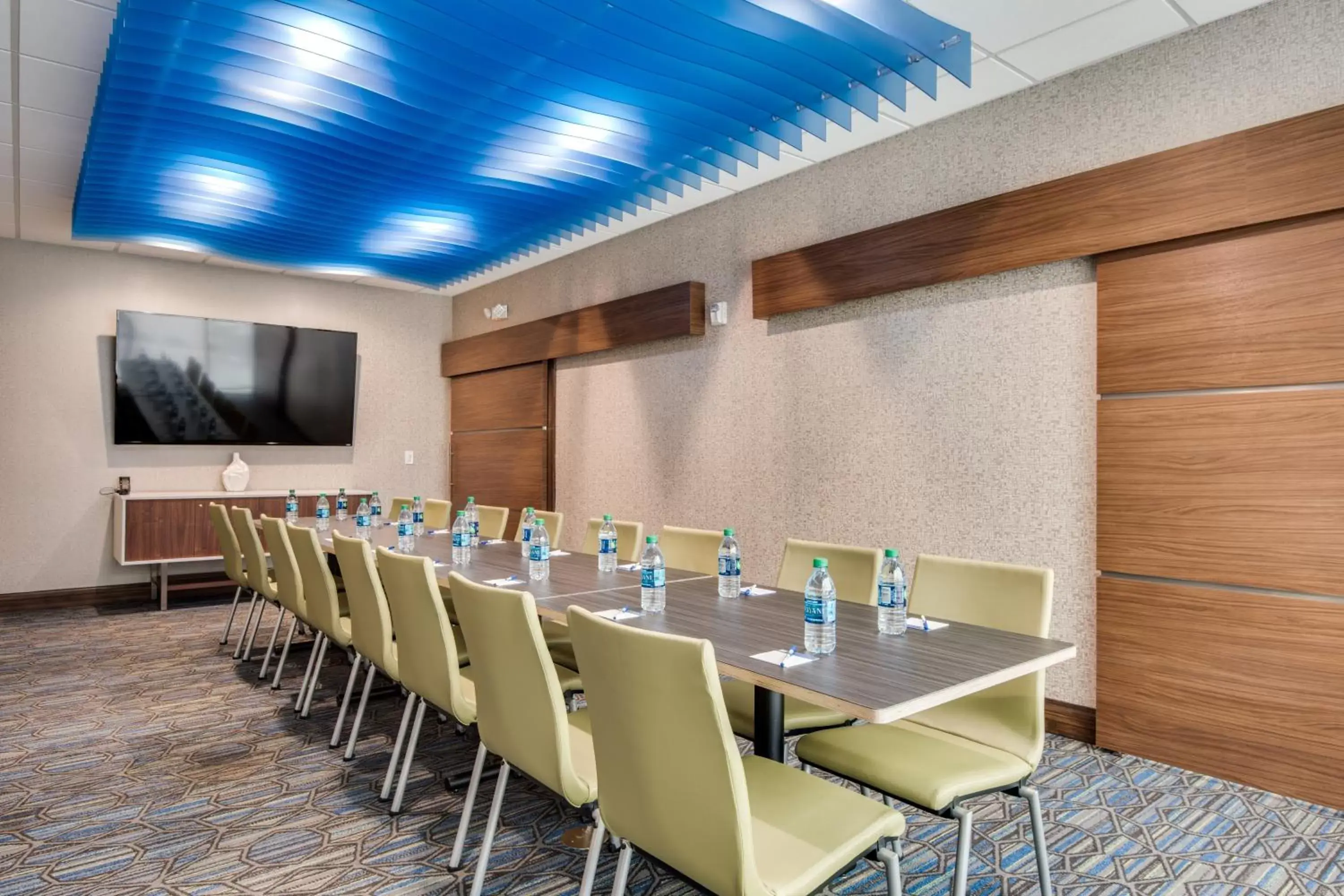 Meeting/conference room in Holiday Inn Express & Suites Dallas North - Addison, an IHG Hotel