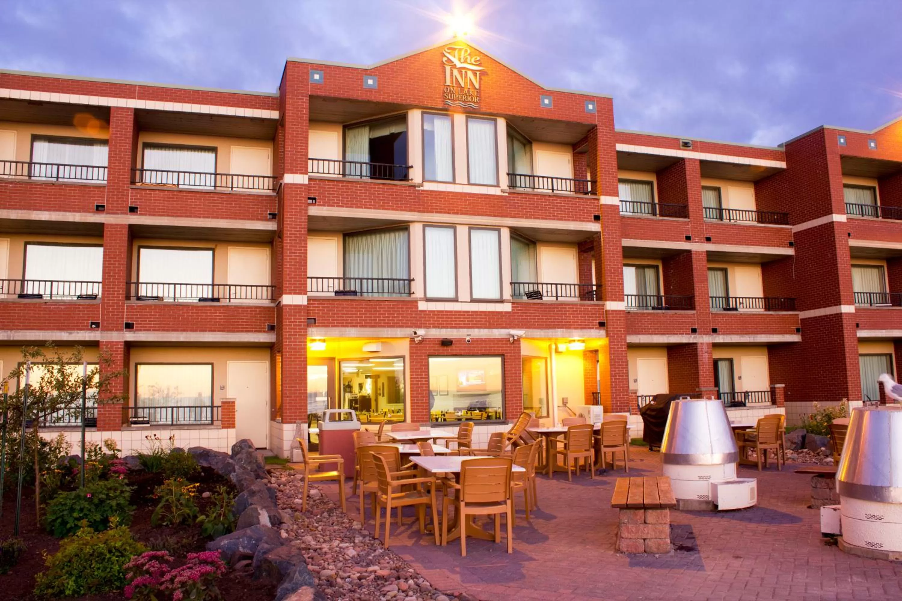 Property building, Restaurant/Places to Eat in The Inn on Lake Superior