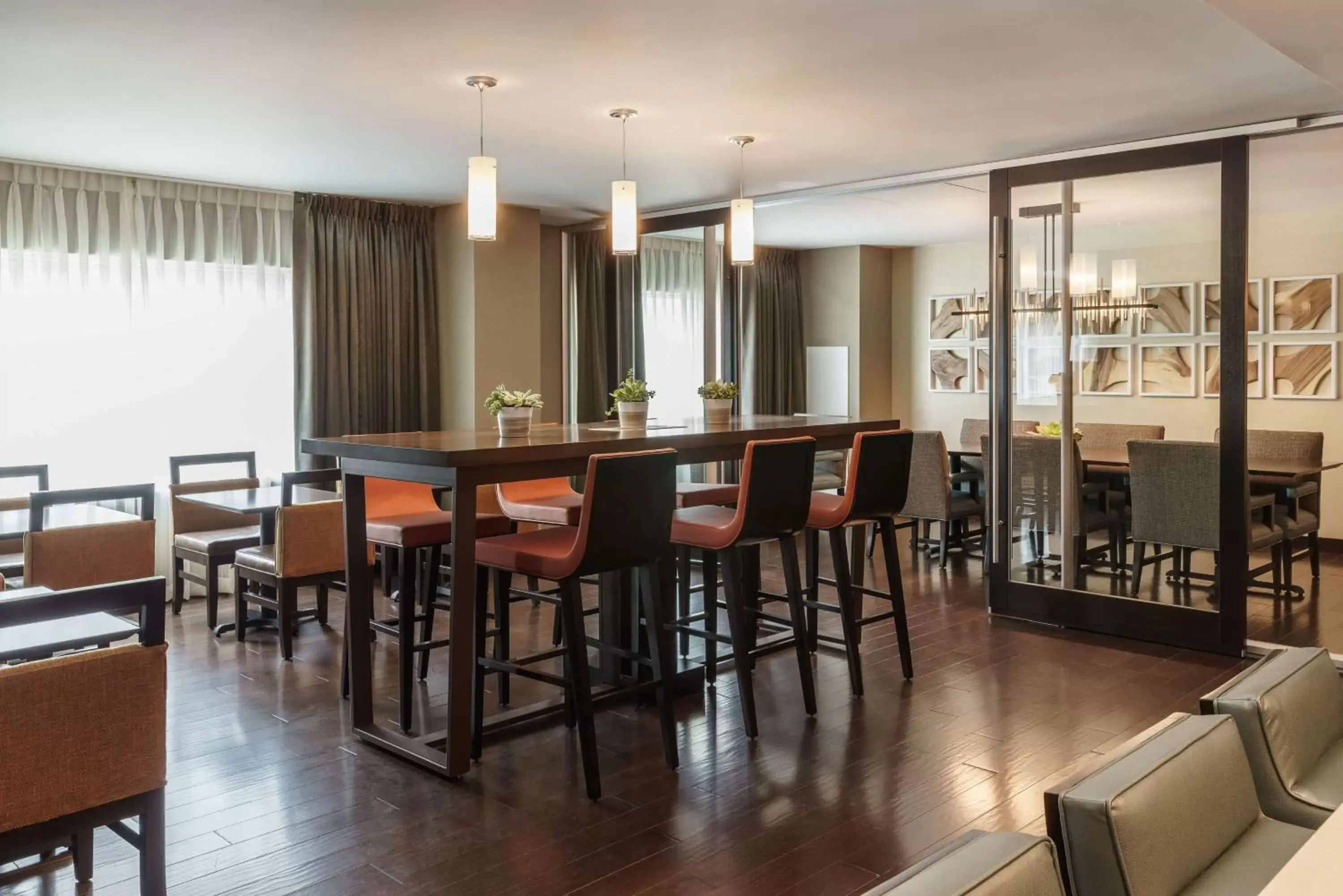 Lounge or bar, Restaurant/Places to Eat in Hyatt Regency Aurora-Denver Conference Center