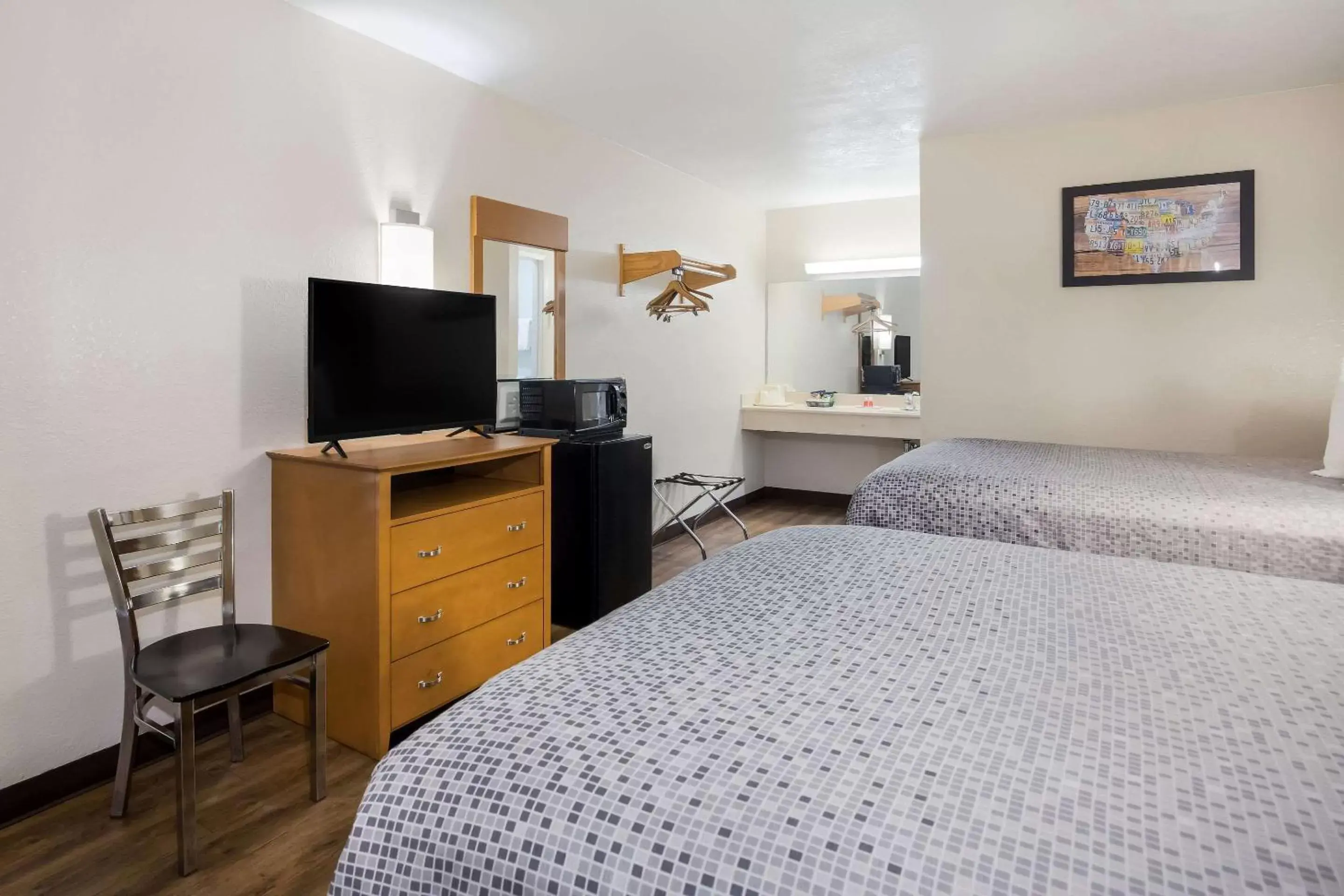 Bedroom, Bed in Econo Lodge Live Oak