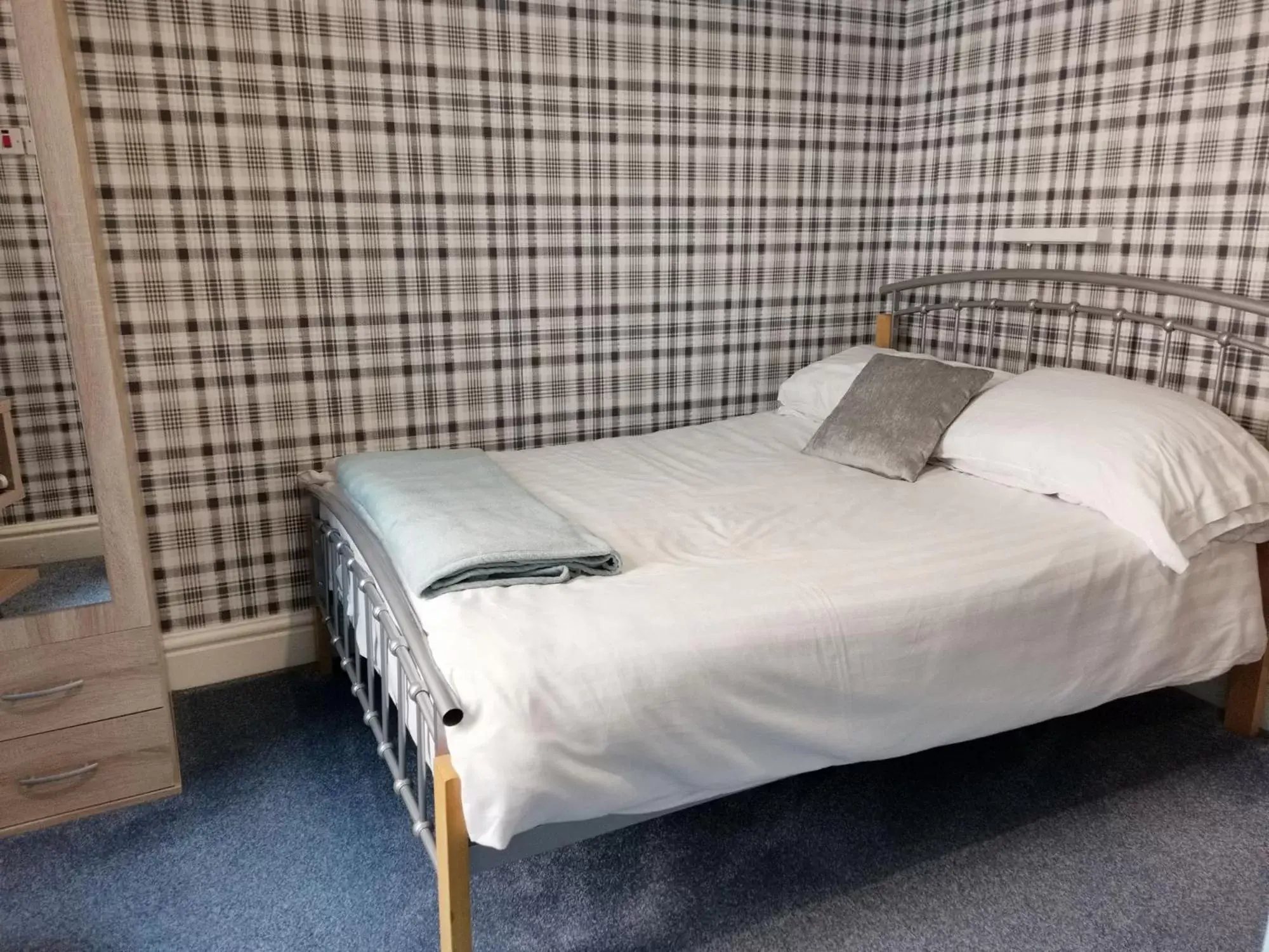 Bedroom, Bed in Sherwood Hotel