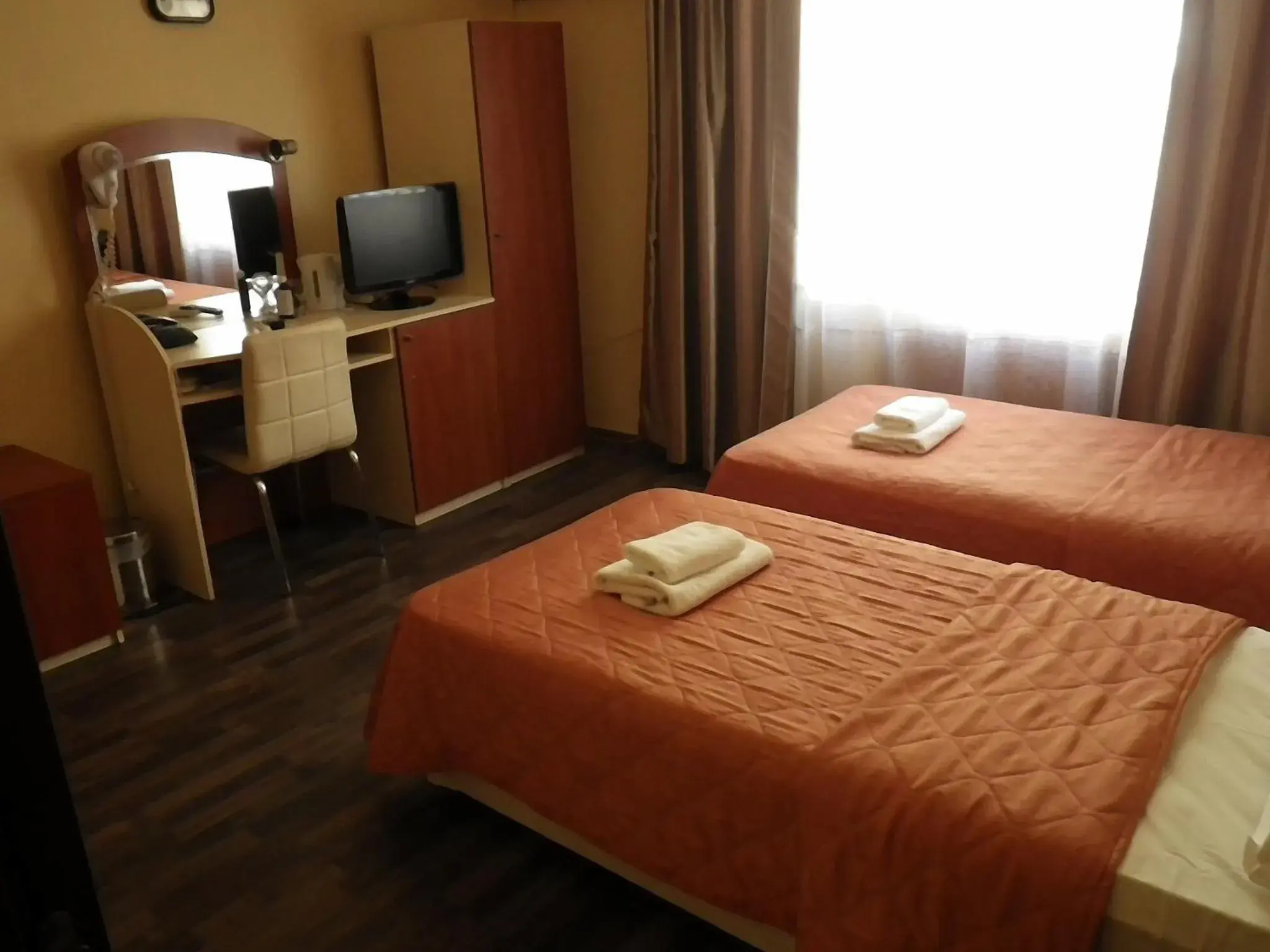 Photo of the whole room, Bed in Hotel Palitra