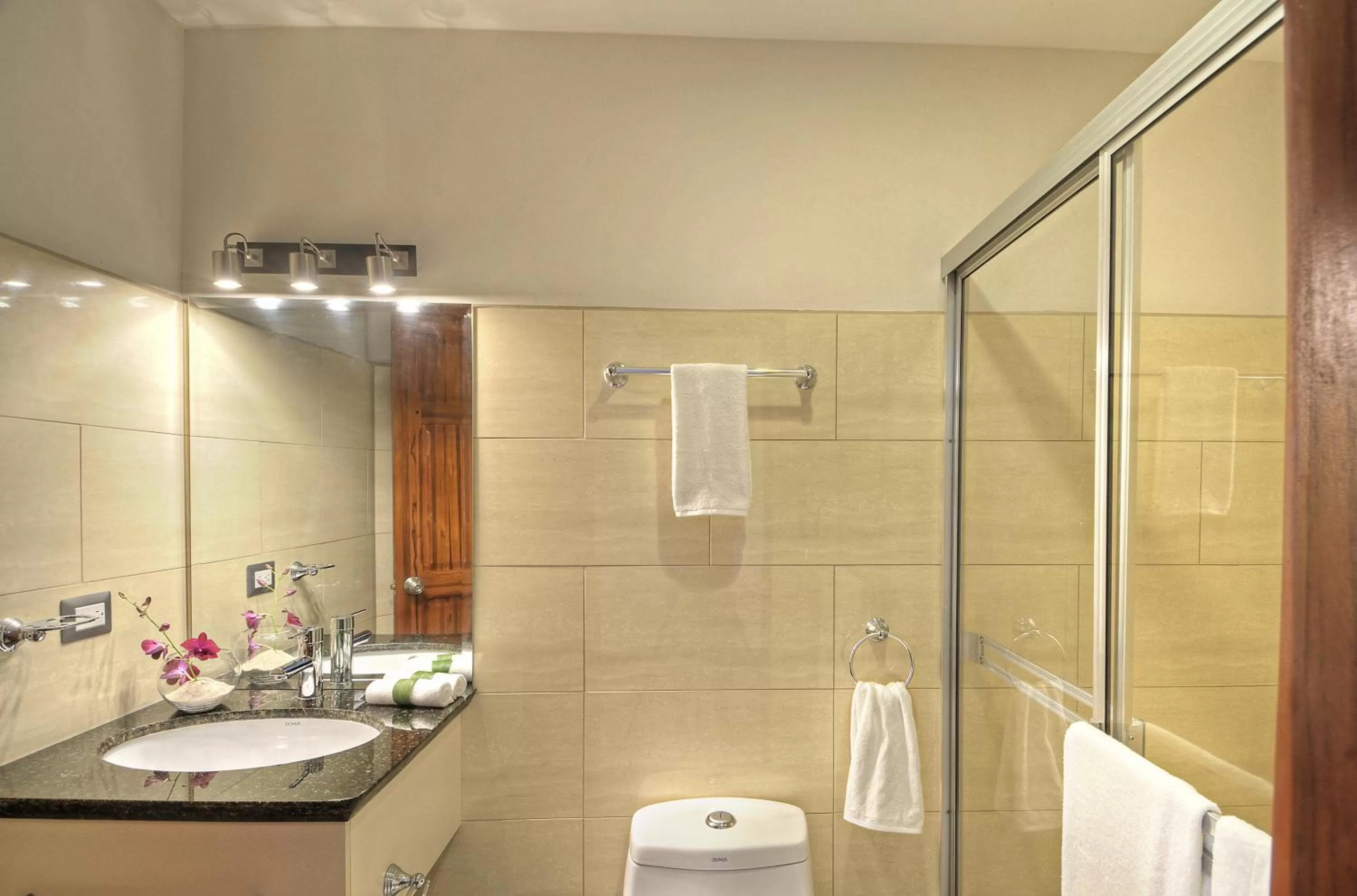 Bathroom in Beachfront Hotel Tramonto